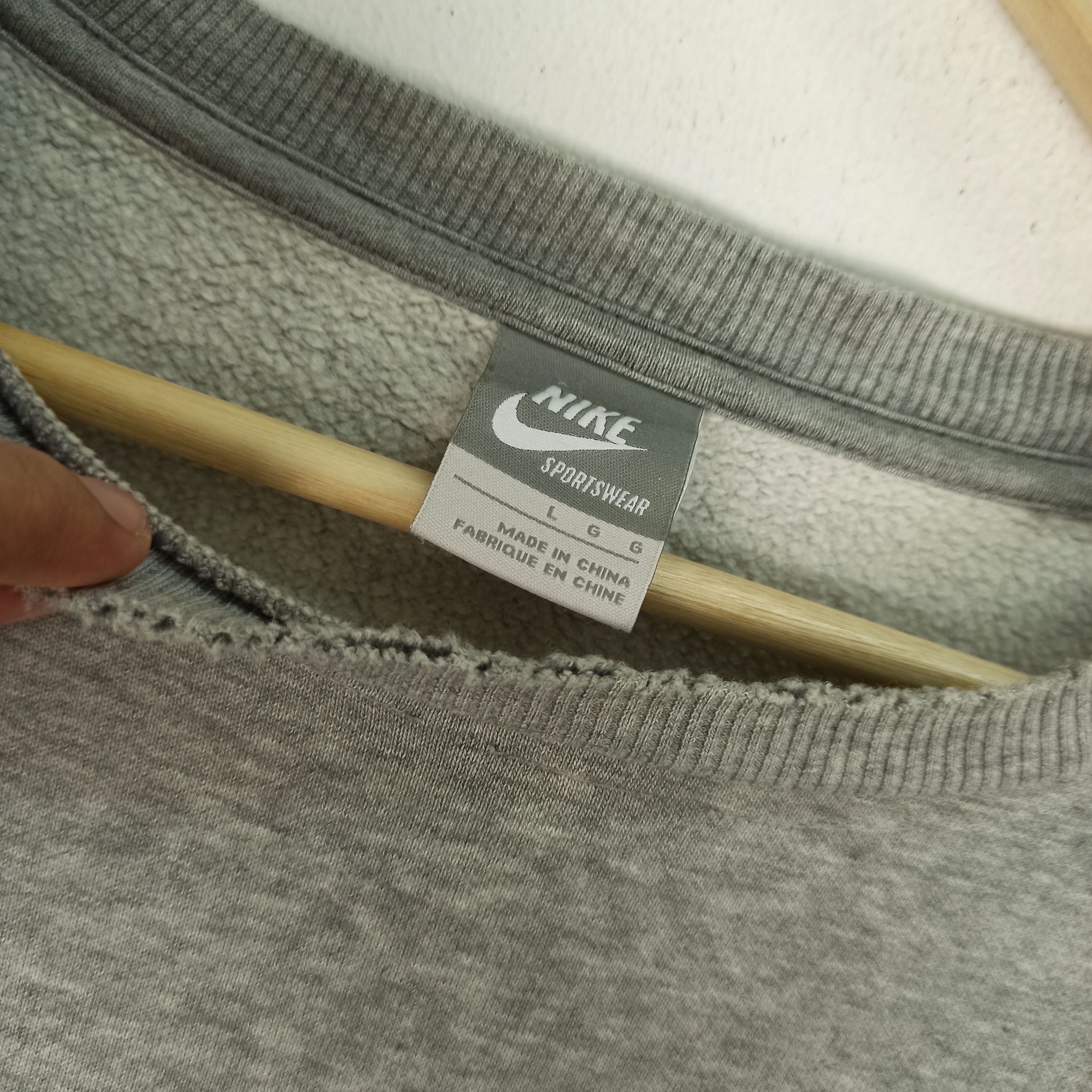 Nike Vintage Distressed Nike Sweatshirt Big Logo Swoosh Size US L / EU 52-54 / 3 - 7 Thumbnail
