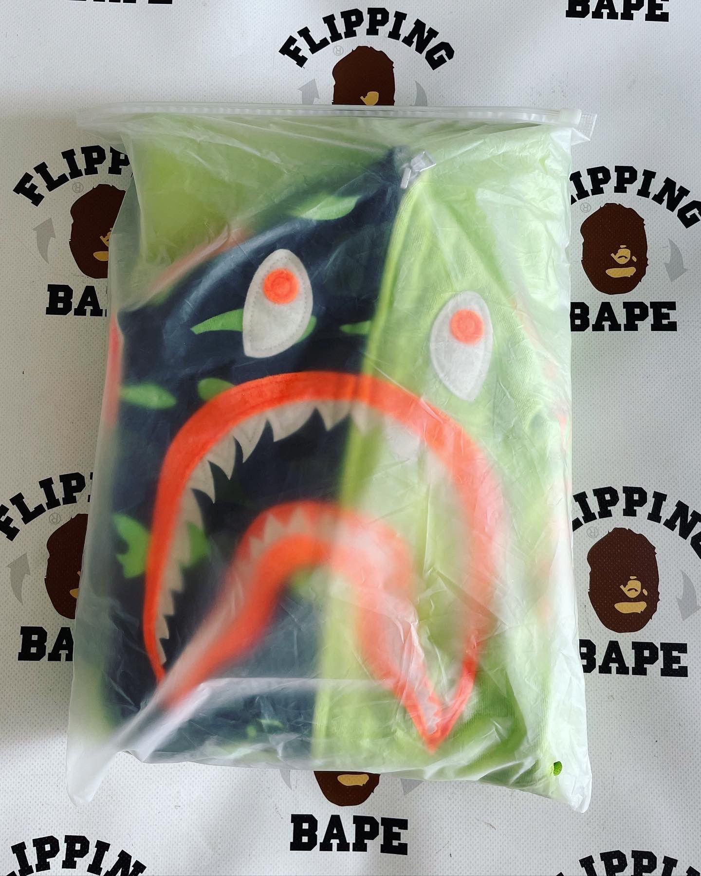 Bape BAPE 1ST CAMO NEON SHARK FULL ZIP HOODIE Size US M / EU 48-50 / 2 - 10 Thumbnail