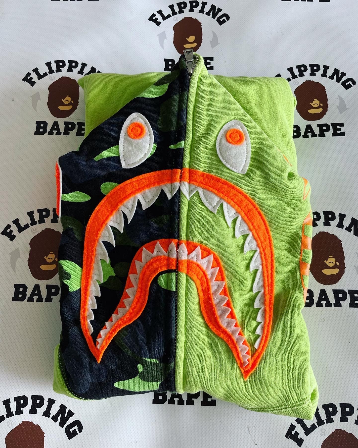 Bape BAPE 1ST CAMO NEON SHARK FULL ZIP HOODIE Size US M / EU 48-50 / 2 - 3 Thumbnail