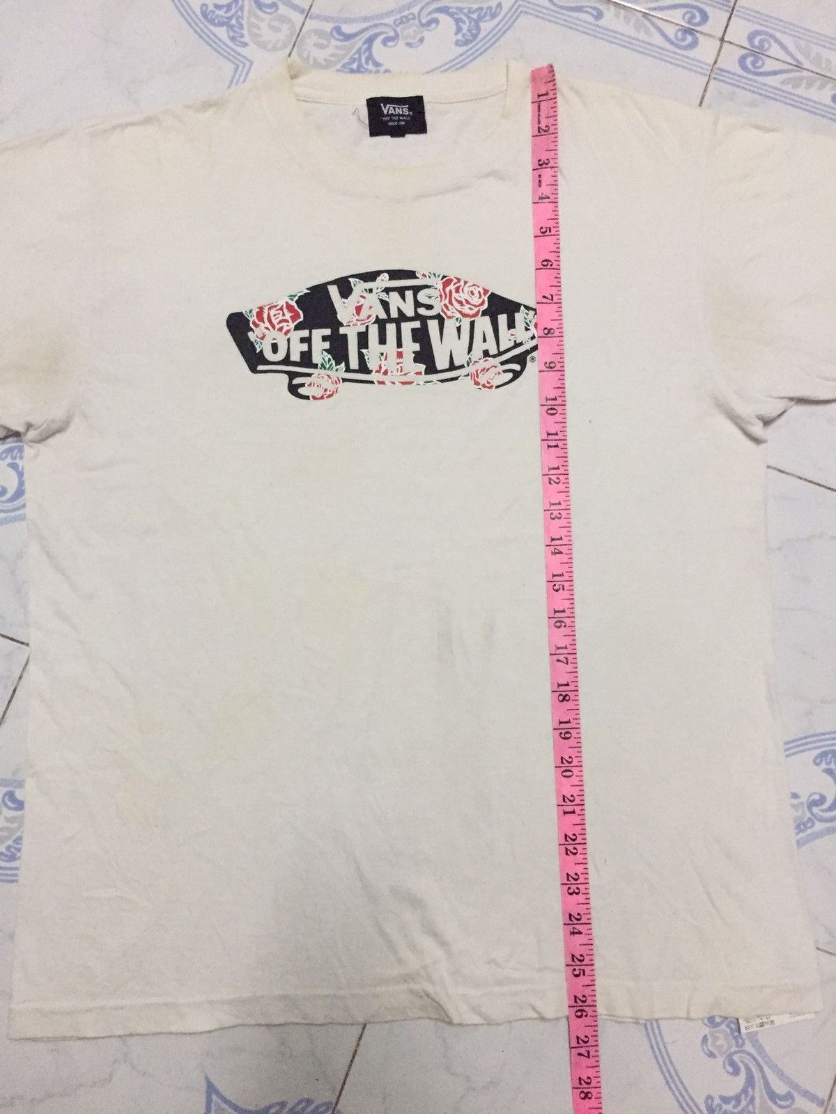 Other Nice Printed Skate Roses Vans Of The Wall Tshirt Size US M / EU 48-50 / 2 - 23 Thumbnail
