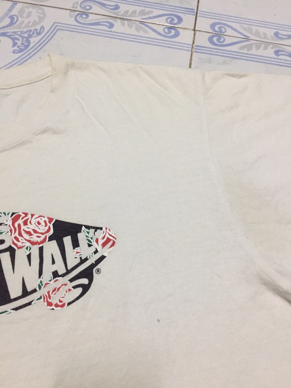 Other Nice Printed Skate Roses Vans Of The Wall Tshirt Size US M / EU 48-50 / 2 - 9 Thumbnail