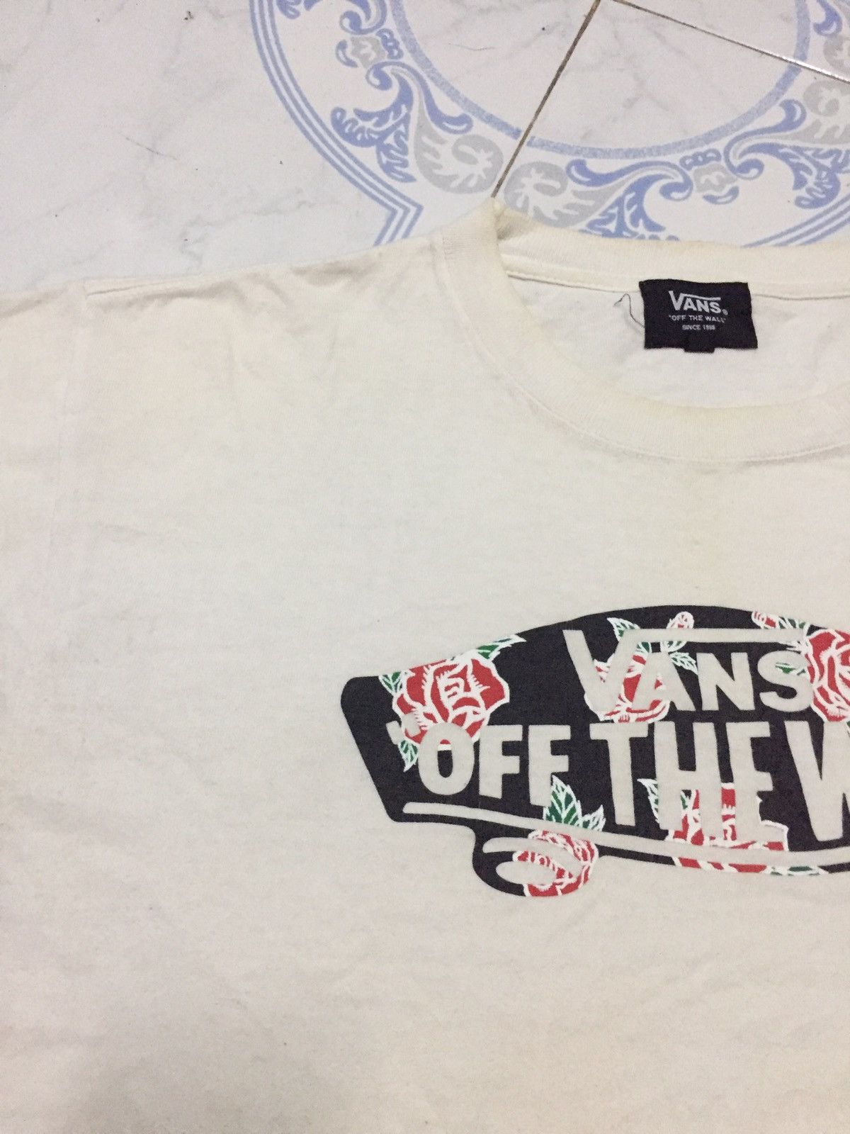 Other Nice Printed Skate Roses Vans Of The Wall Tshirt Size US M / EU 48-50 / 2 - 8 Thumbnail