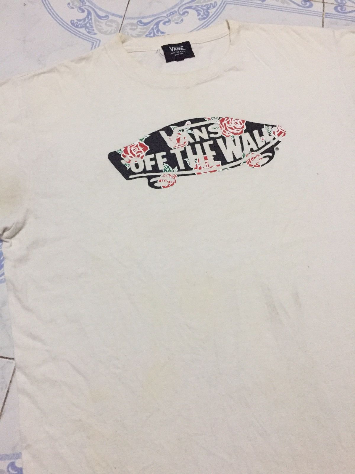 Other Nice Printed Skate Roses Vans Of The Wall Tshirt Size US M / EU 48-50 / 2 - 5 Thumbnail