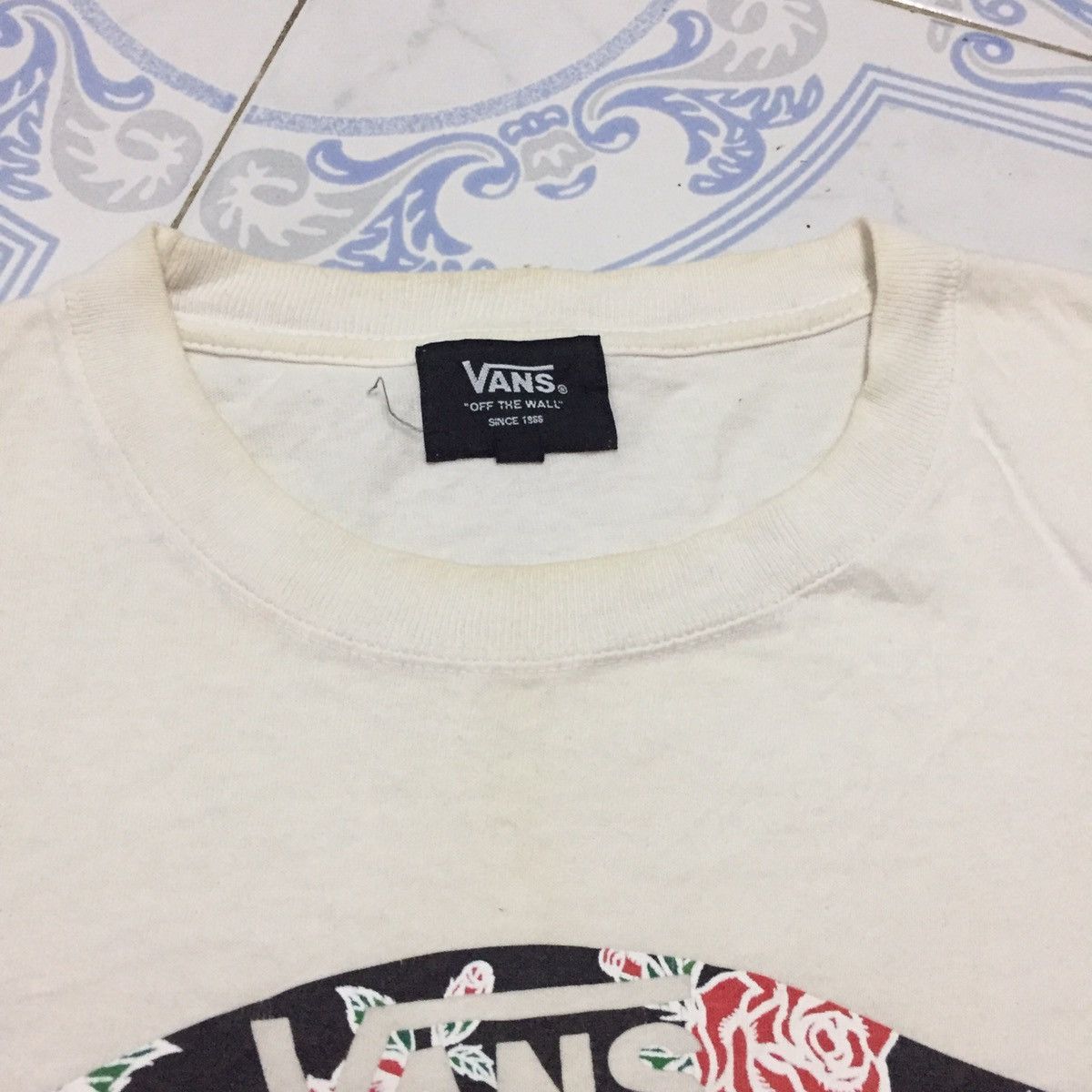 Other Nice Printed Skate Roses Vans Of The Wall Tshirt Size US M / EU 48-50 / 2 - 11 Thumbnail