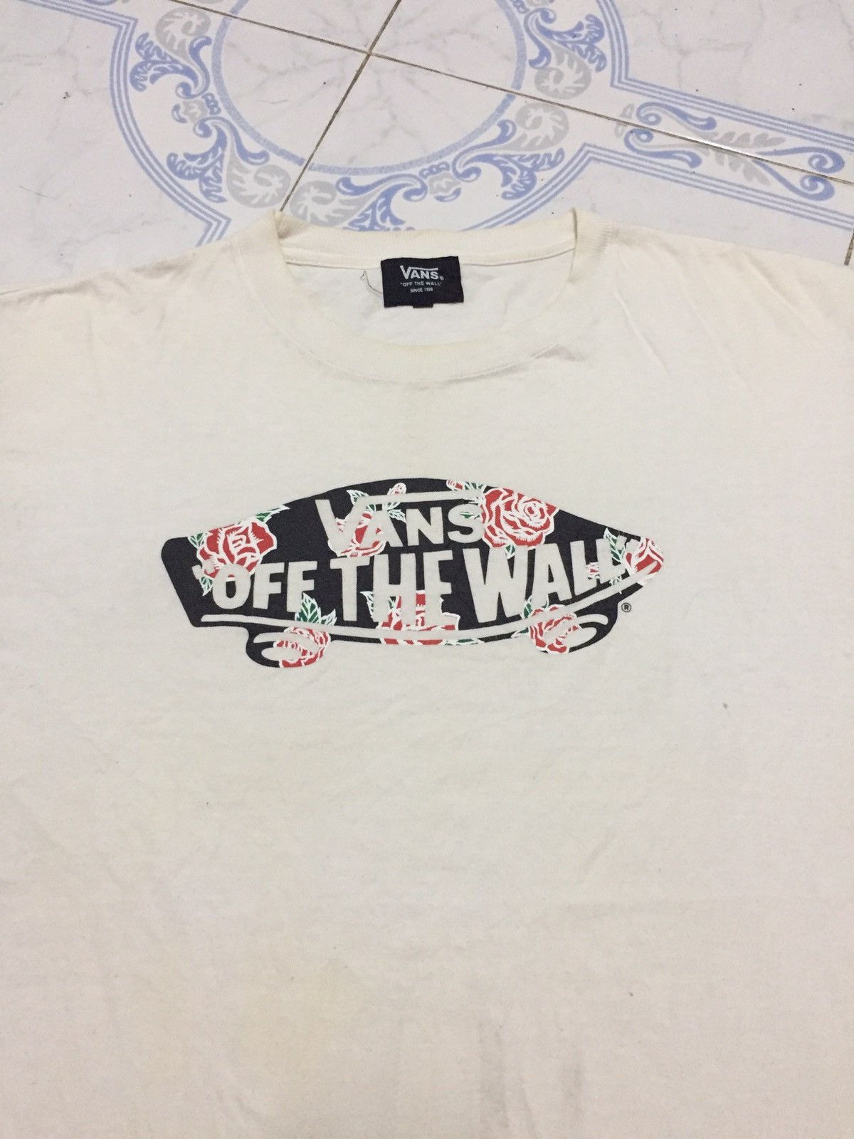 Other Nice Printed Skate Roses Vans Of The Wall Tshirt Size US M / EU 48-50 / 2 - 10 Thumbnail