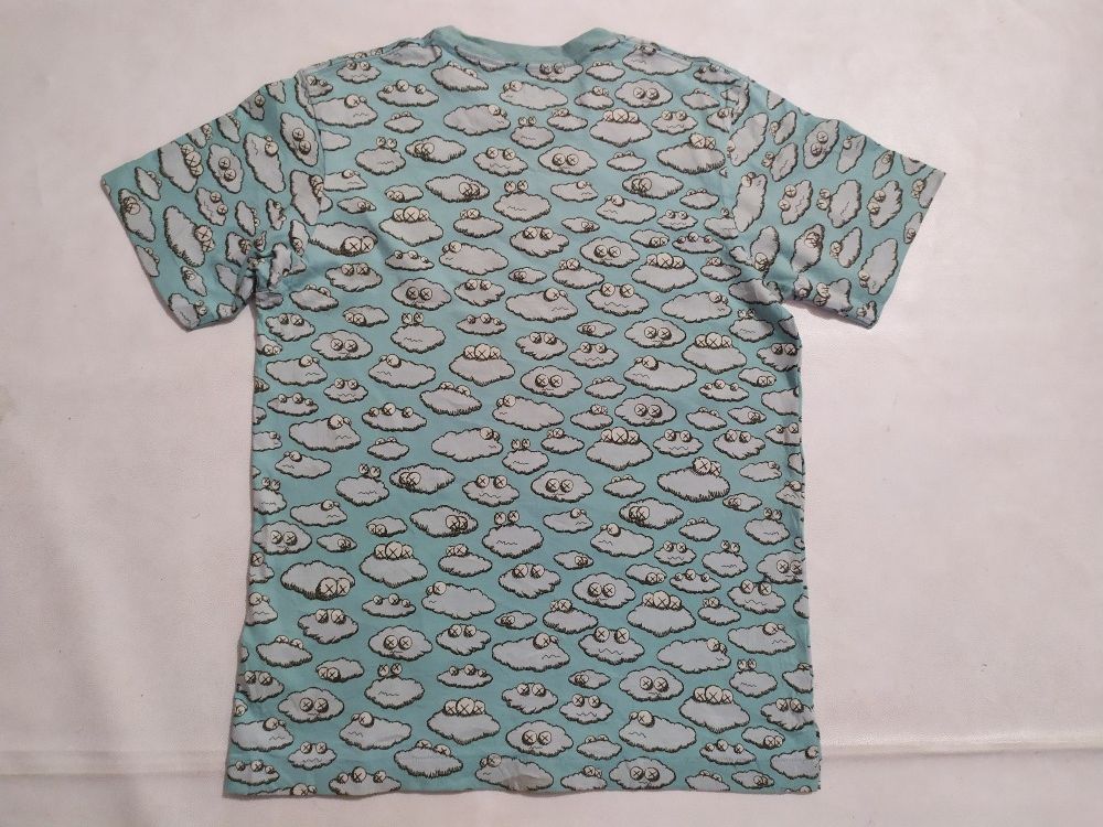 Kaws × Uniqlo 🔥Uniqlo x Kaws Fullprint Art T-shirt Size US S / EU 44-46 / 1 - 4 Thumbnail