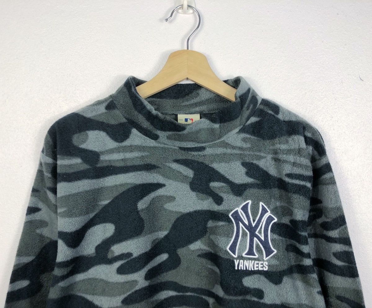 MLB × New York Yankees × Vintage Rare Vintage New York Yankees MLB Camo Fleece Jumper Size US XL / EU 56 / 4 - 2 Thumbnail