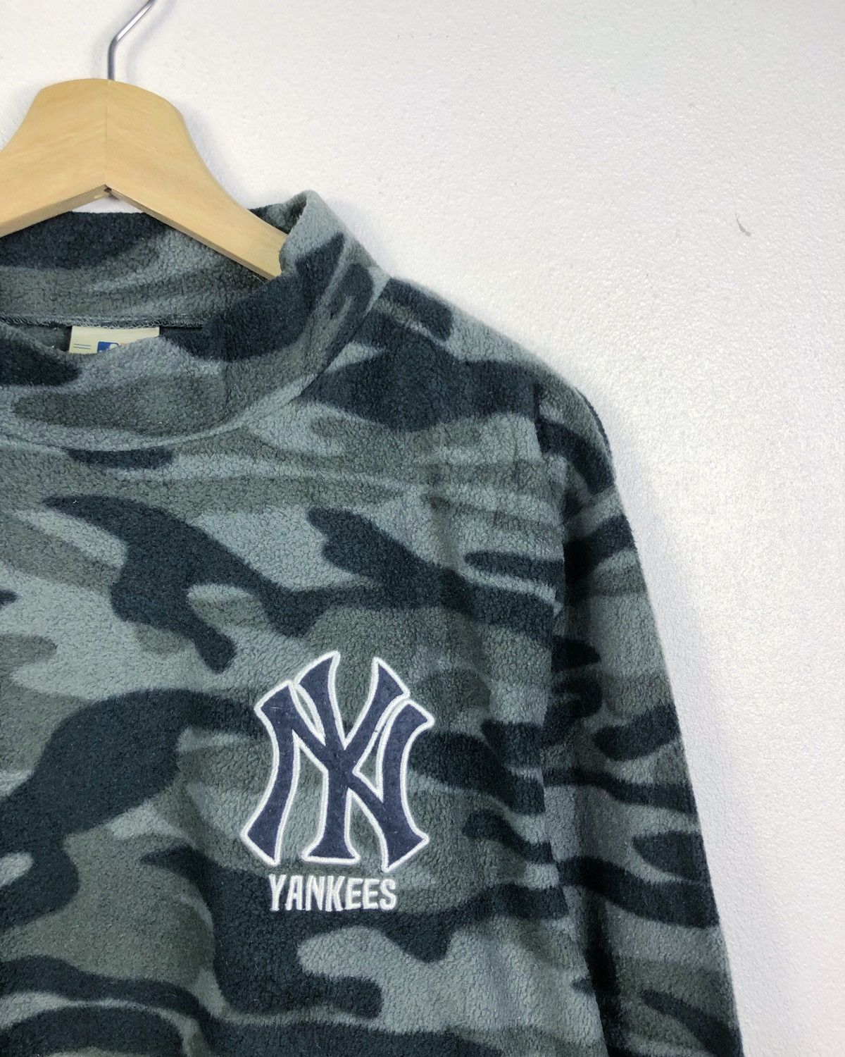 MLB × New York Yankees × Vintage Rare Vintage New York Yankees MLB Camo Fleece Jumper Size US XL / EU 56 / 4 - 3 Thumbnail