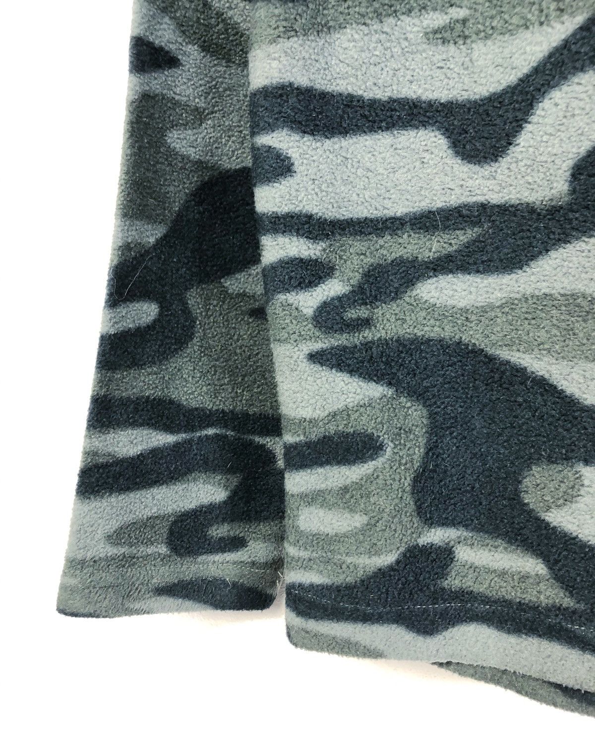 MLB × New York Yankees × Vintage Rare Vintage New York Yankees MLB Camo Fleece Jumper Size US XL / EU 56 / 4 - 4 Thumbnail