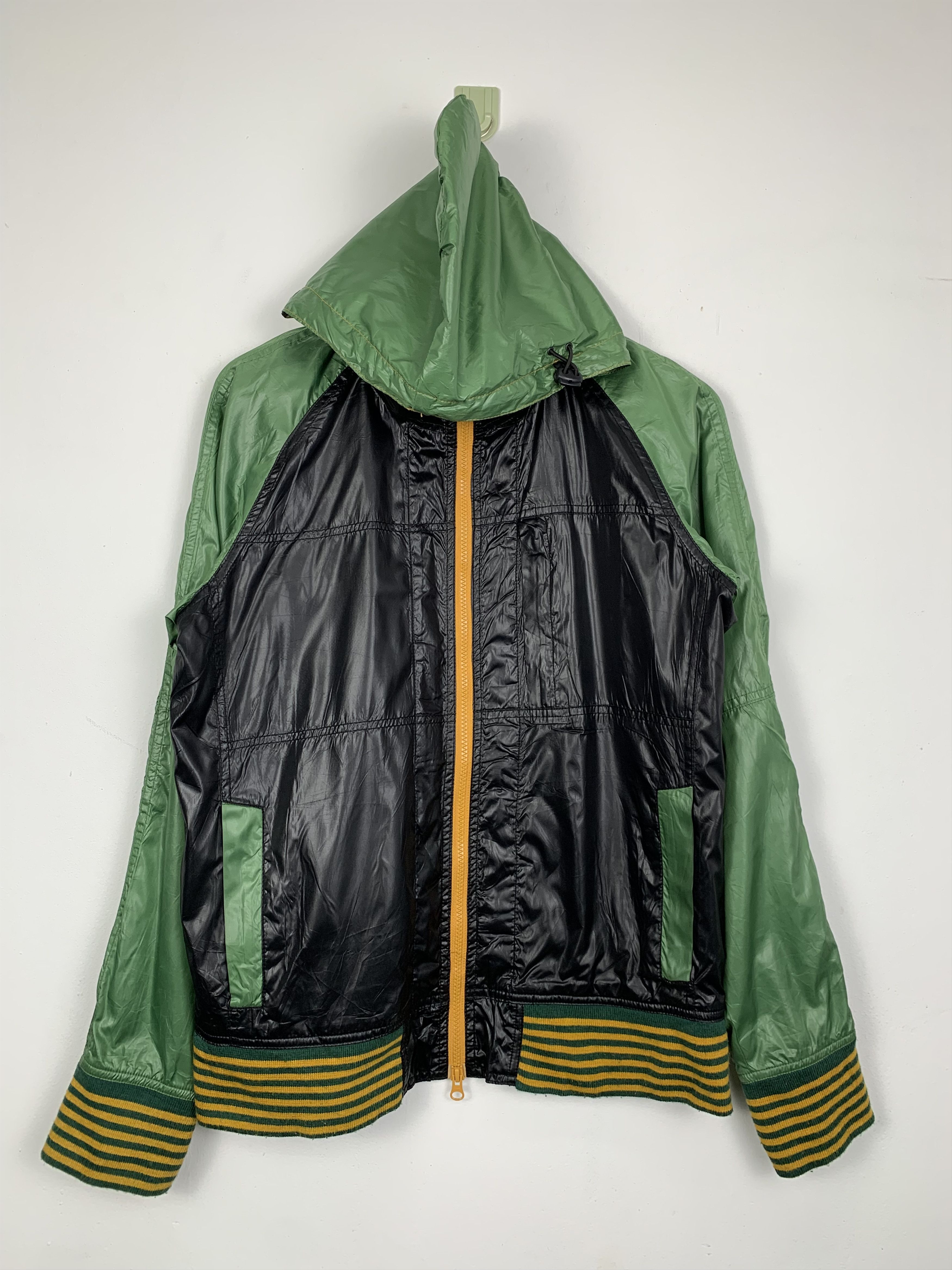 Avirex Vintage AVIREX Hoodie Windbreaker Jacket J0689 Size US S / EU 44-46 / 1 - 1 Thumbnail