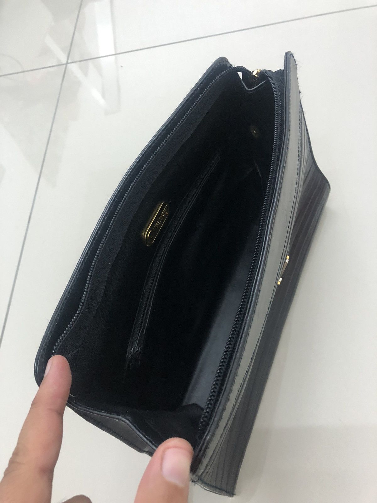 Valentino Rare Vintage VALENTINO Embossed Clutch Bag Size ONE SIZE - 7 Thumbnail