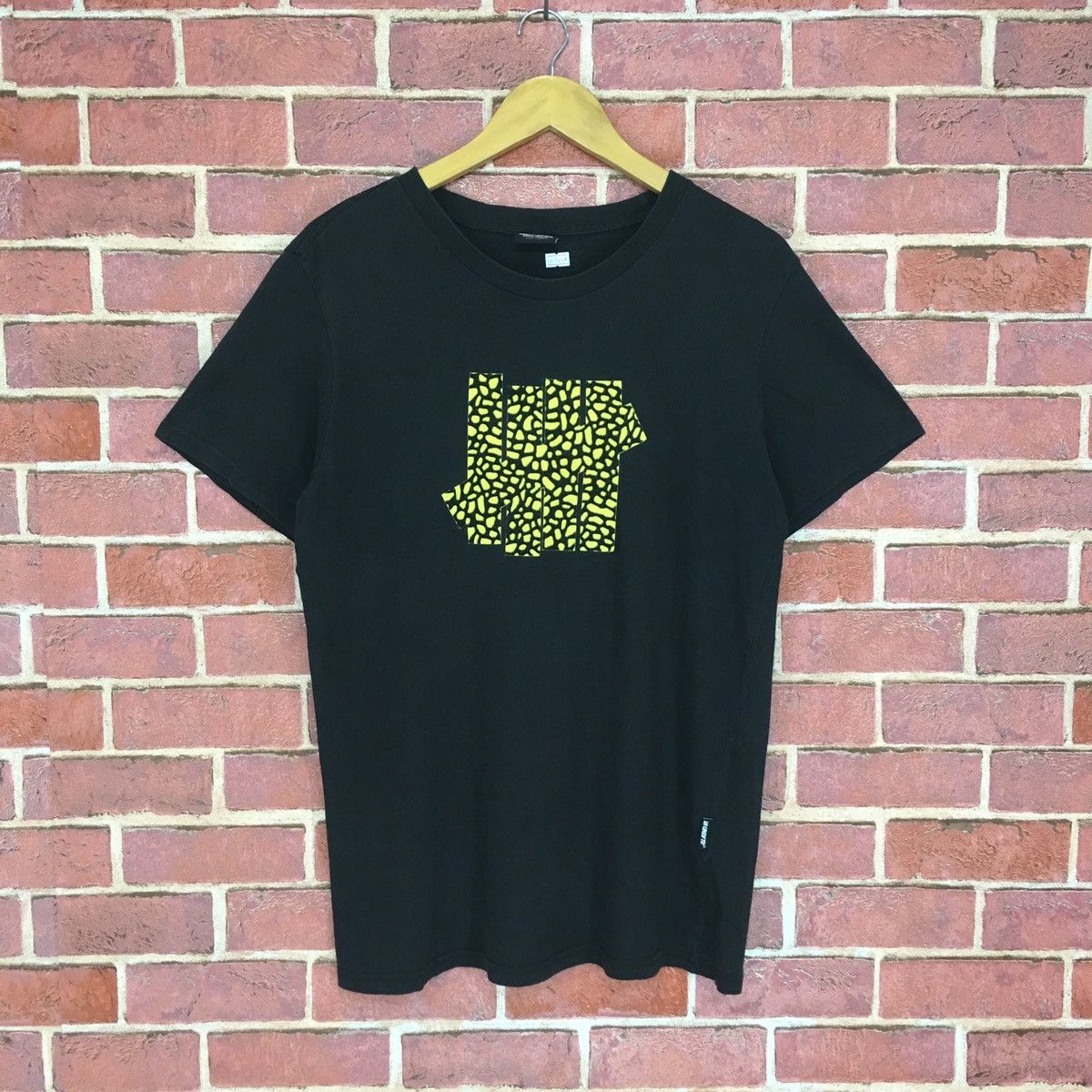 Undefeated × Vintage Vintage Undefeated Leopard Logo T-shirts Size US M / EU 48-50 / 2 - 1 Thumbnail