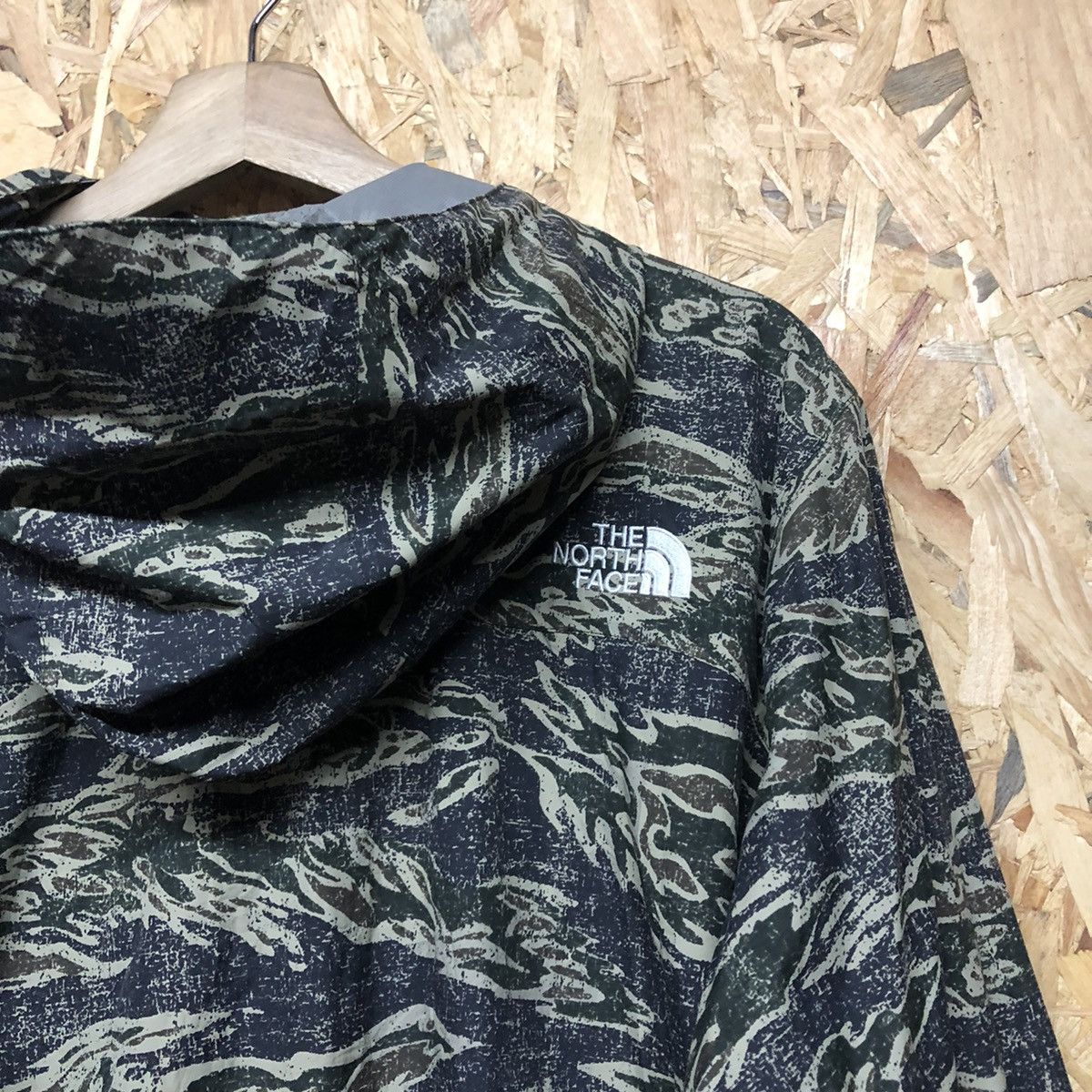 The North Face RARE THE NORTH FACE CAMO HOODIE Size US L / EU 52-54 / 3 - 6 Thumbnail