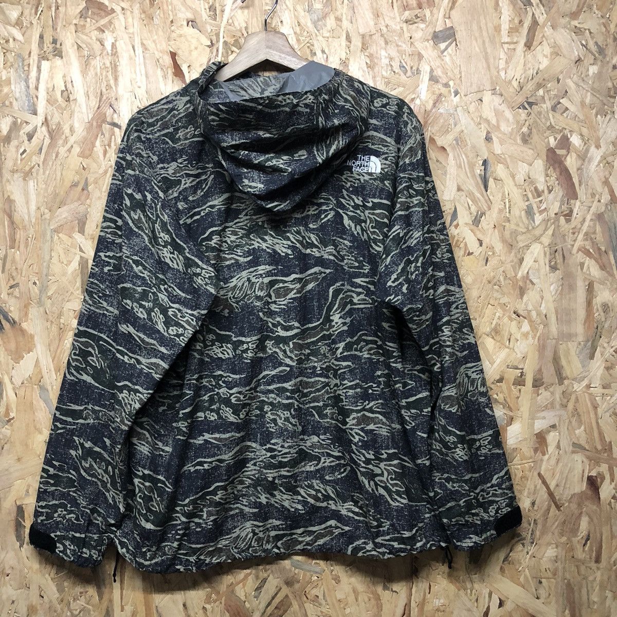 The North Face RARE THE NORTH FACE CAMO HOODIE Size US L / EU 52-54 / 3 - 4 Thumbnail