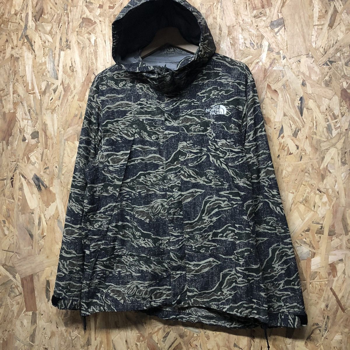 The North Face RARE THE NORTH FACE CAMO HOODIE Size US L / EU 52-54 / 3 - 3 Thumbnail