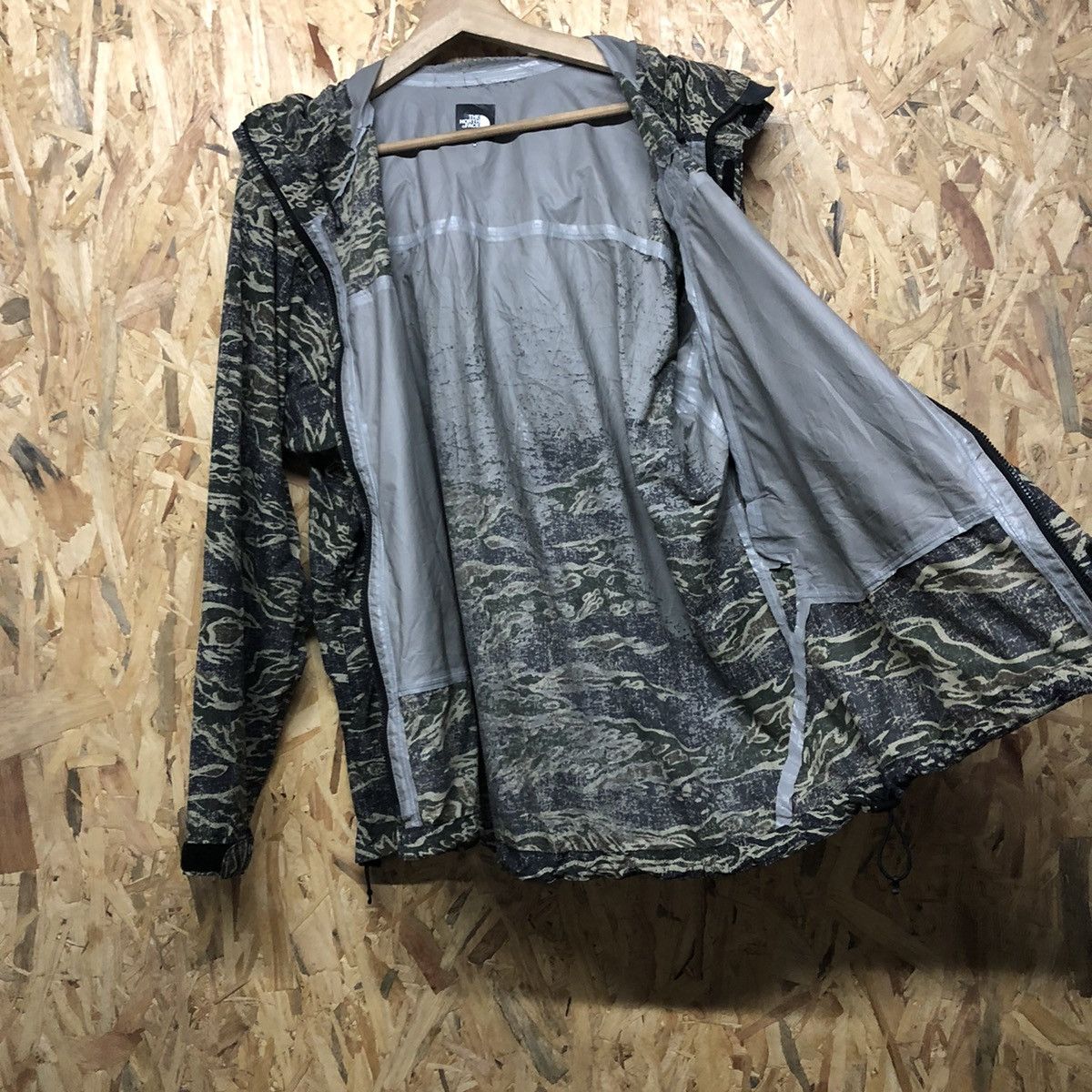 The North Face RARE THE NORTH FACE CAMO HOODIE Size US L / EU 52-54 / 3 - 9 Thumbnail