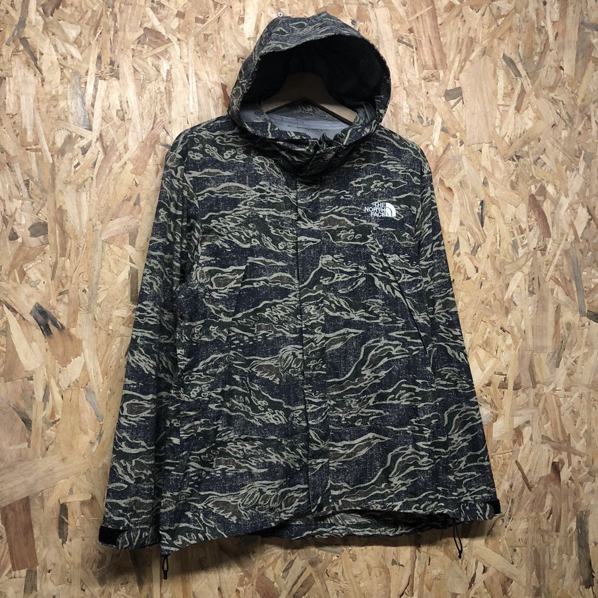 The North Face RARE THE NORTH FACE CAMO HOODIE Size US L / EU 52-54 / 3 - 2 Thumbnail