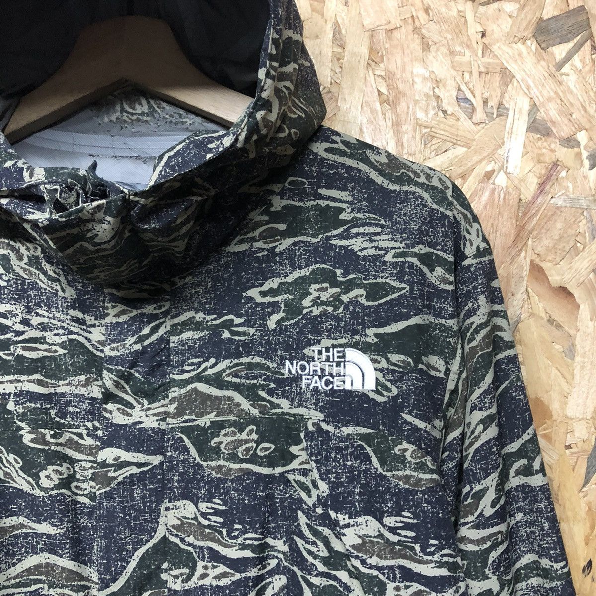 The North Face RARE THE NORTH FACE CAMO HOODIE Size US L / EU 52-54 / 3 - 5 Thumbnail