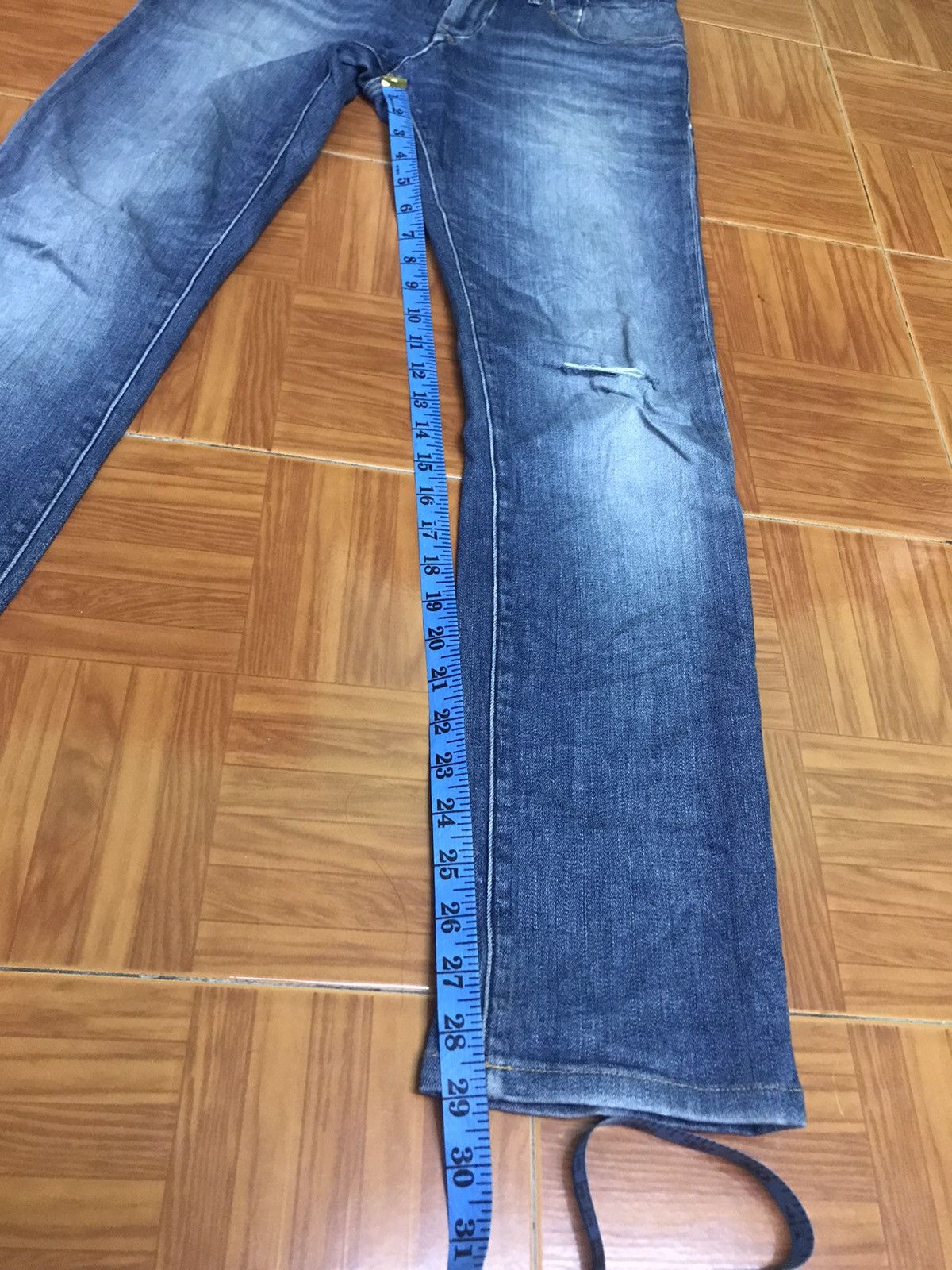 Tommy Hilfiger Vintage Slim Fit Distressed Blue Jeans Men’s Casual Denim Size US 30 / EU 46 - 16 Thumbnail