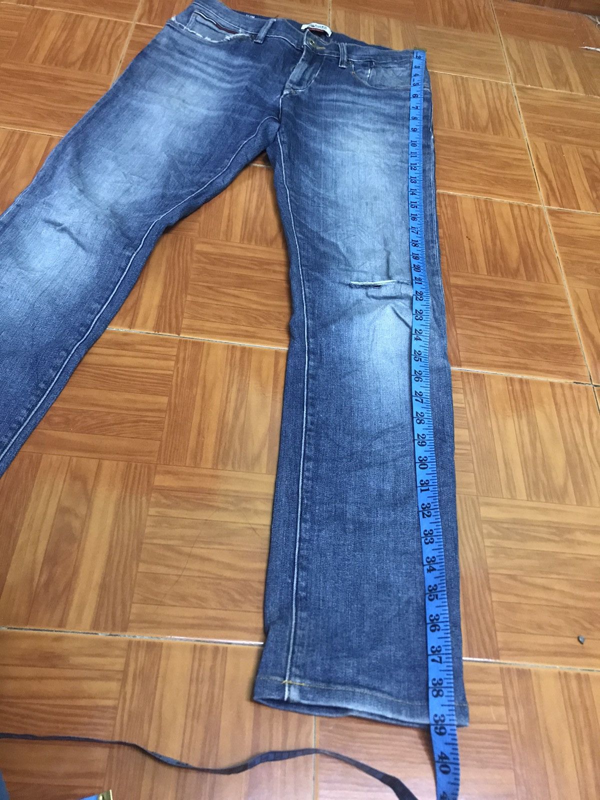 Tommy Hilfiger Vintage Slim Fit Distressed Blue Jeans Men’s Casual Denim Size US 30 / EU 46 - 15 Thumbnail