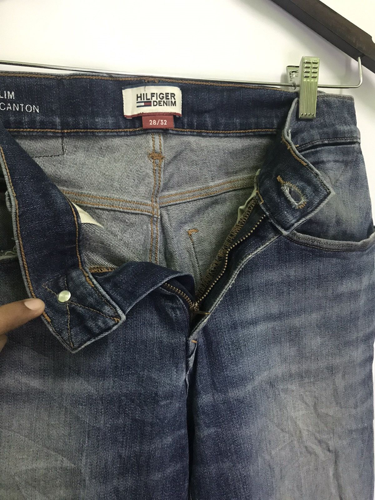 Tommy Hilfiger Vintage Slim Fit Distressed Blue Jeans Men’s Casual Denim Size US 30 / EU 46 - 7 Thumbnail