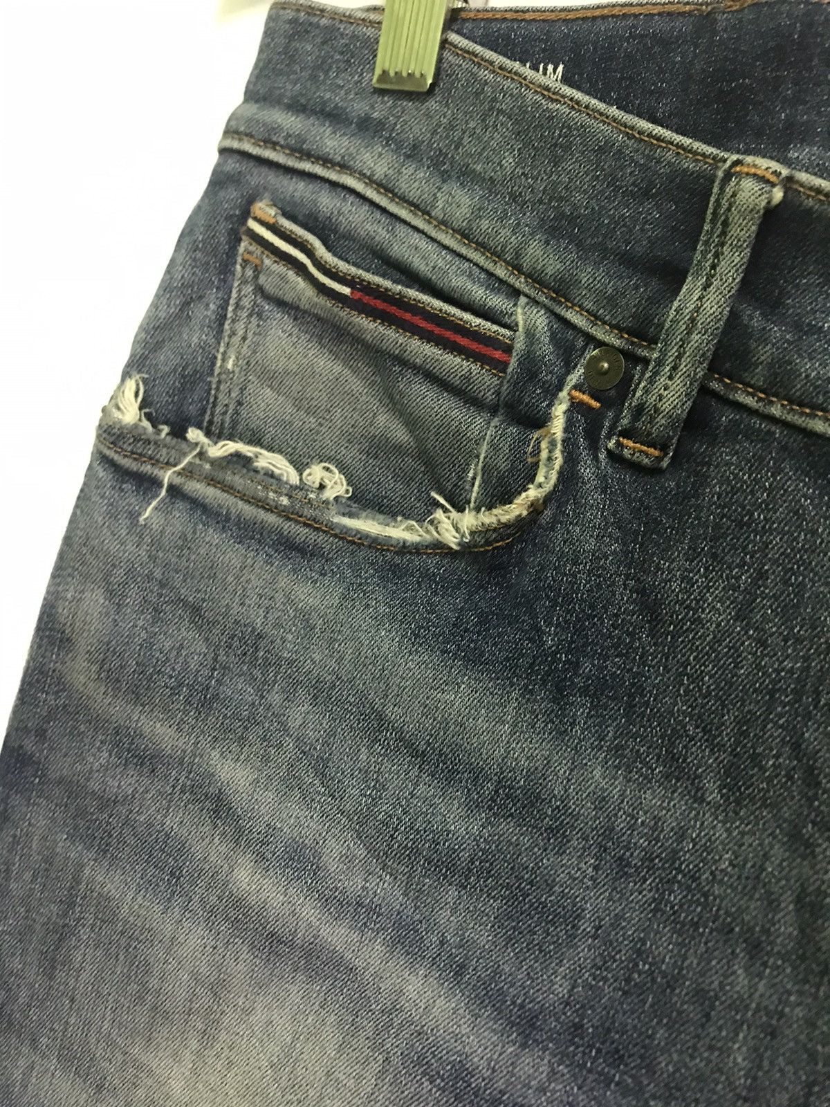 Tommy Hilfiger Vintage Slim Fit Distressed Blue Jeans Men’s Casual Denim Size US 30 / EU 46 - 5 Thumbnail