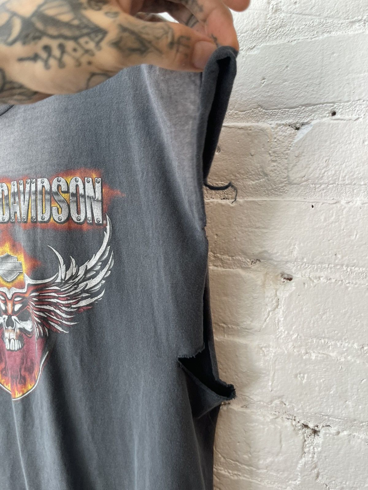 Harley Davidson × Vintage Vintage THRASHED Harley Davidson Skull Tank Top Cut Shirt Size US XL / EU 56 / 4 - 6 Thumbnail