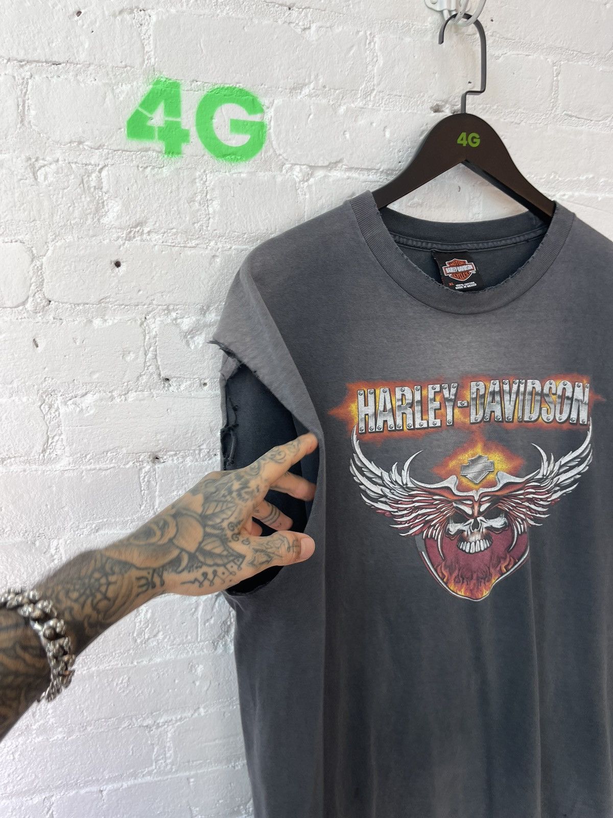 Harley Davidson × Vintage Vintage THRASHED Harley Davidson Skull Tank Top Cut Shirt Size US XL / EU 56 / 4 - 2 Thumbnail