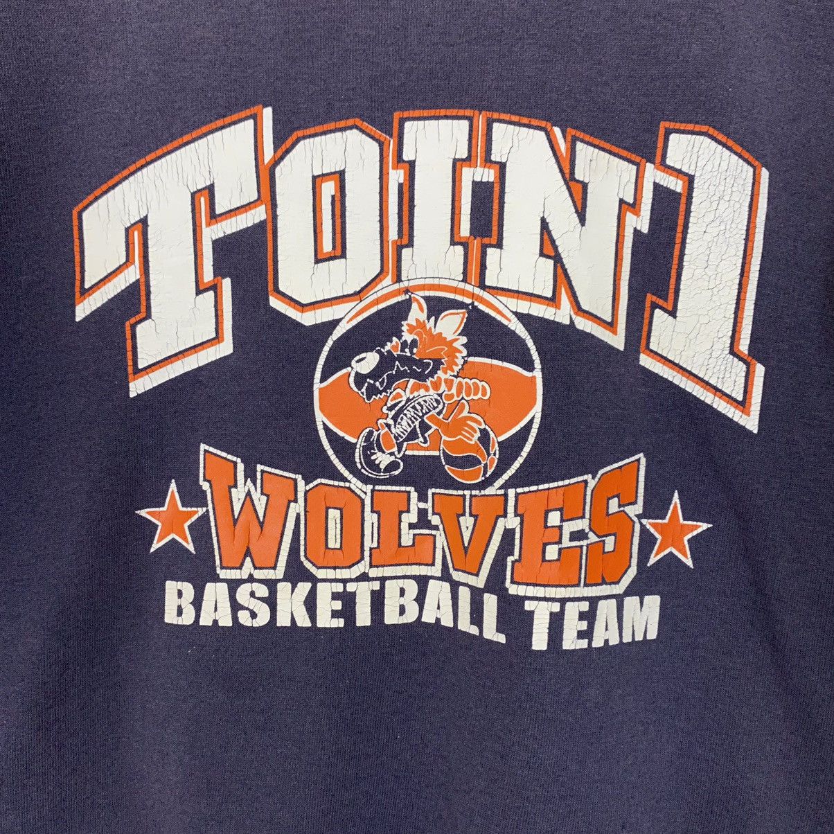 Raised By Wolves Vintage 90s Tion1 Wolves BasketBall Team Crewneck Sweatshirt Size US M / EU 48-50 / 2 - 6 Thumbnail
