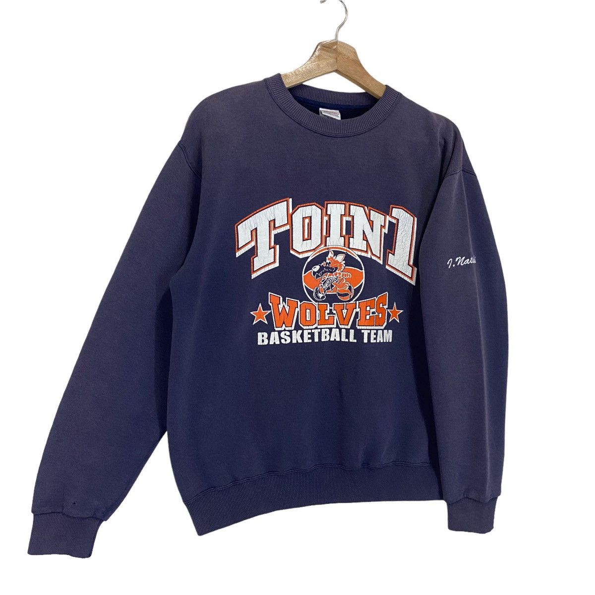 Raised By Wolves Vintage 90s Tion1 Wolves BasketBall Team Crewneck Sweatshirt Size US M / EU 48-50 / 2 - 2 Thumbnail