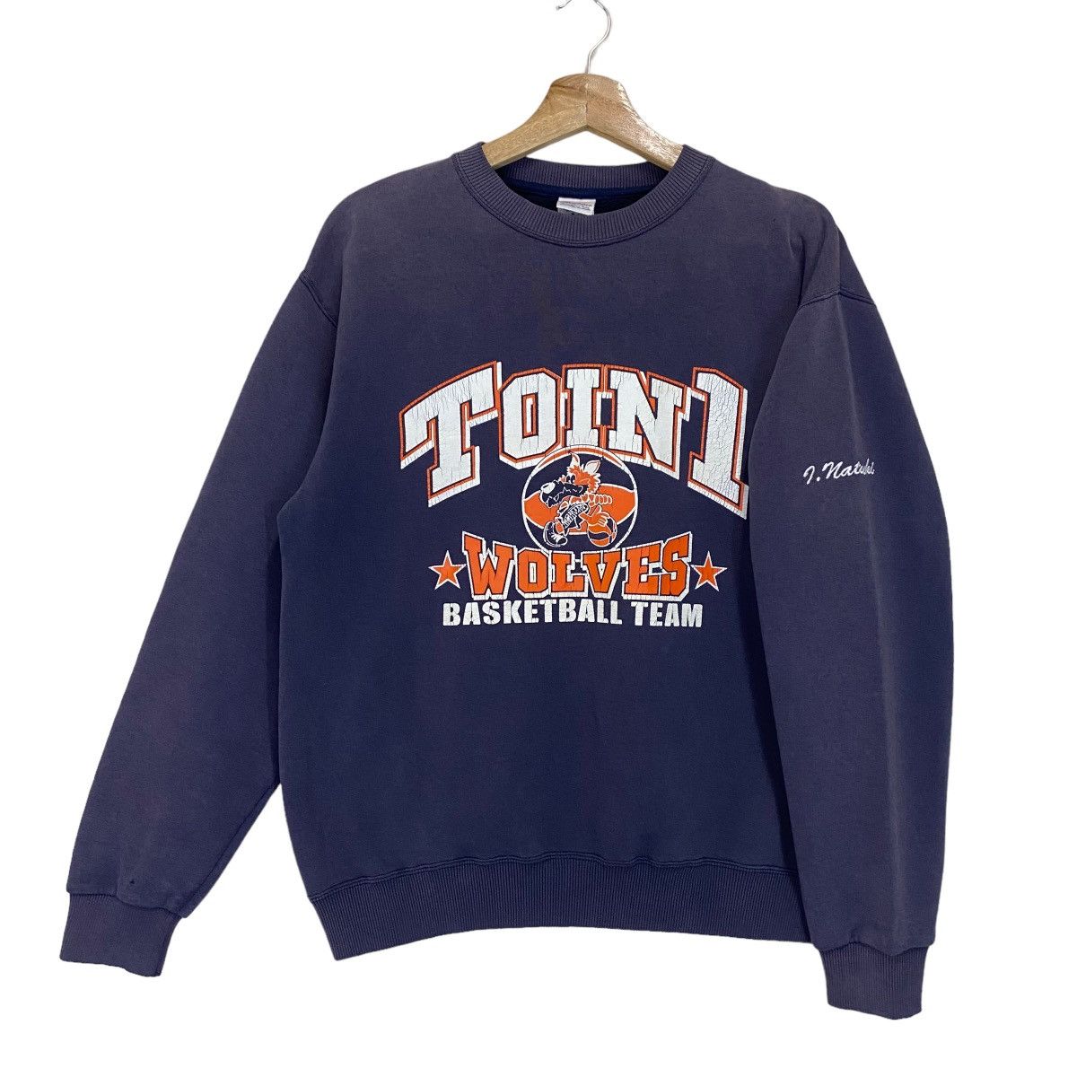 Raised By Wolves Vintage 90s Tion1 Wolves BasketBall Team Crewneck Sweatshirt Size US M / EU 48-50 / 2 - 1 Thumbnail