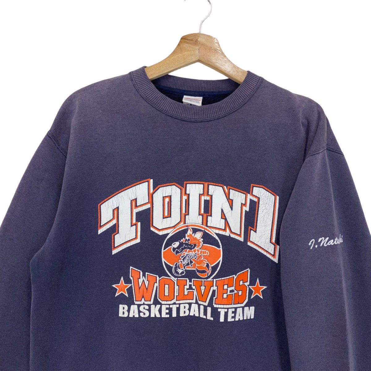 Raised By Wolves Vintage 90s Tion1 Wolves BasketBall Team Crewneck Sweatshirt Size US M / EU 48-50 / 2 - 4 Thumbnail