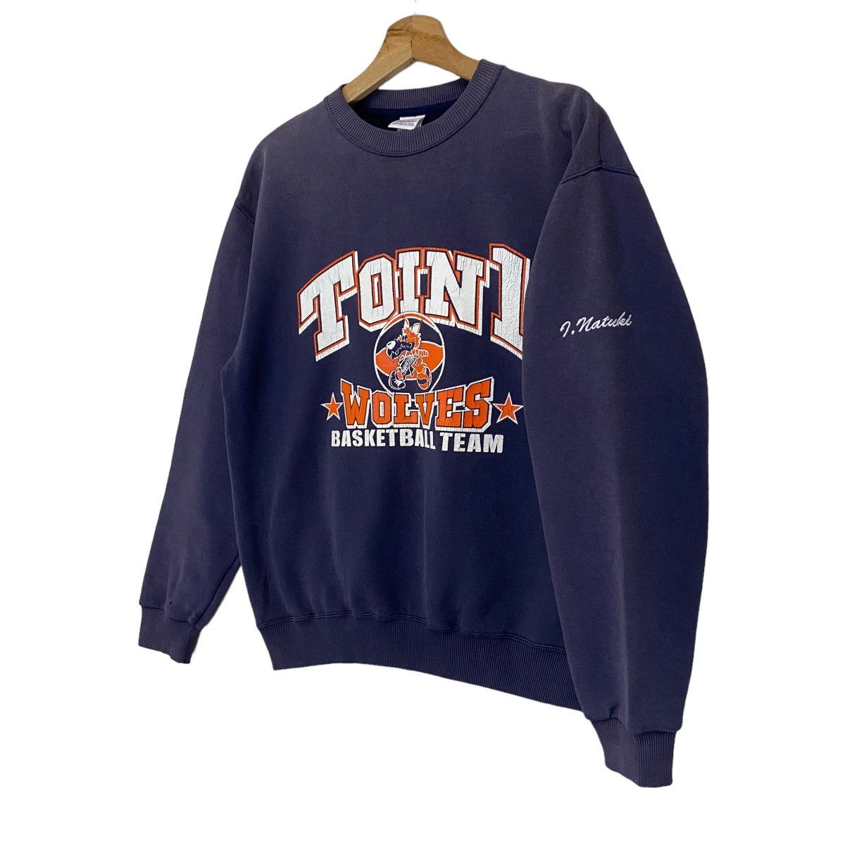 Raised By Wolves Vintage 90s Tion1 Wolves BasketBall Team Crewneck Sweatshirt Size US M / EU 48-50 / 2 - 3 Thumbnail