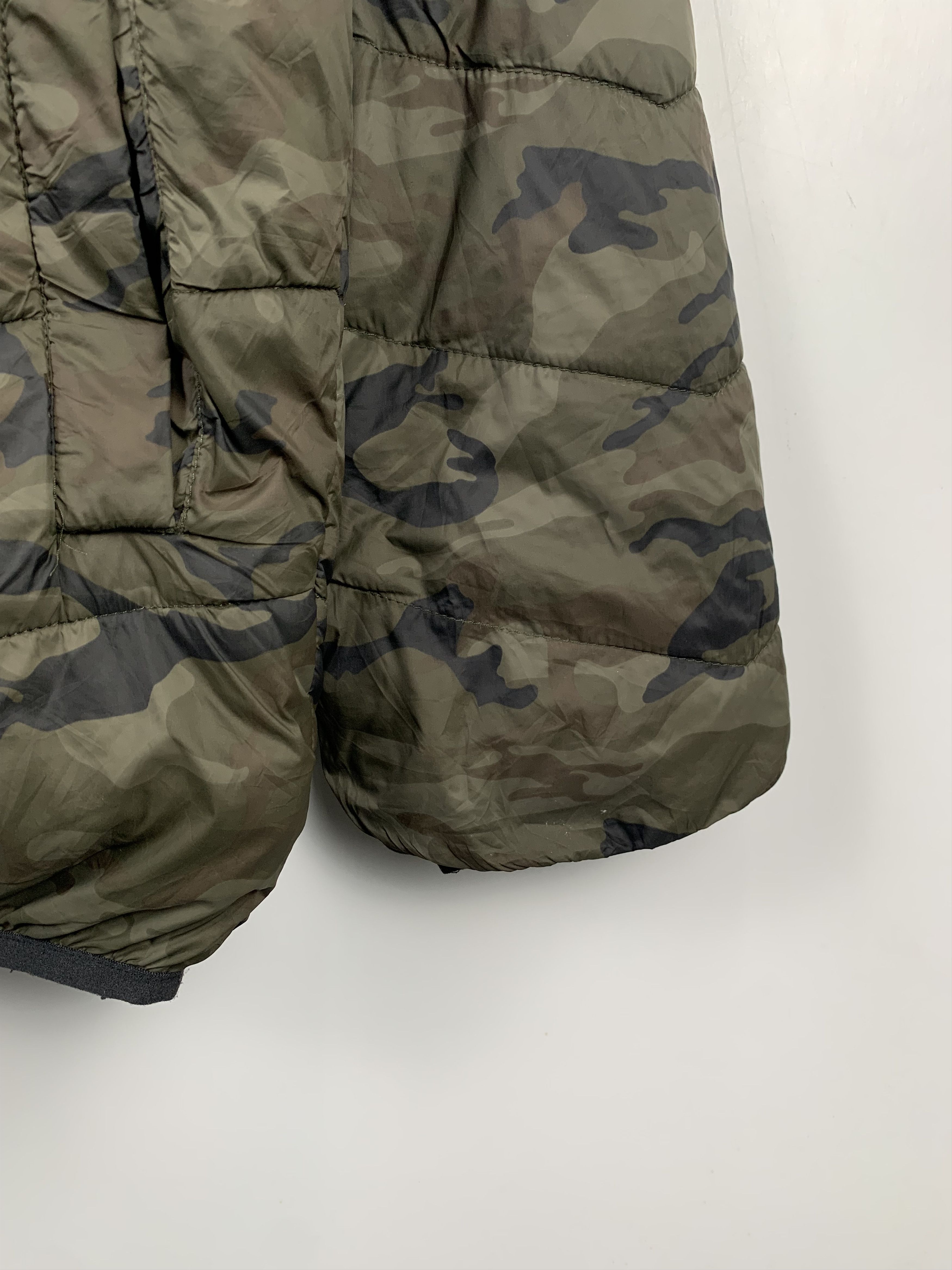 Japanese Brand Vintage Japanese Brand Puffer Camouflage Reversible Jacket Size US M / EU 48-50 / 2 - 3 Thumbnail