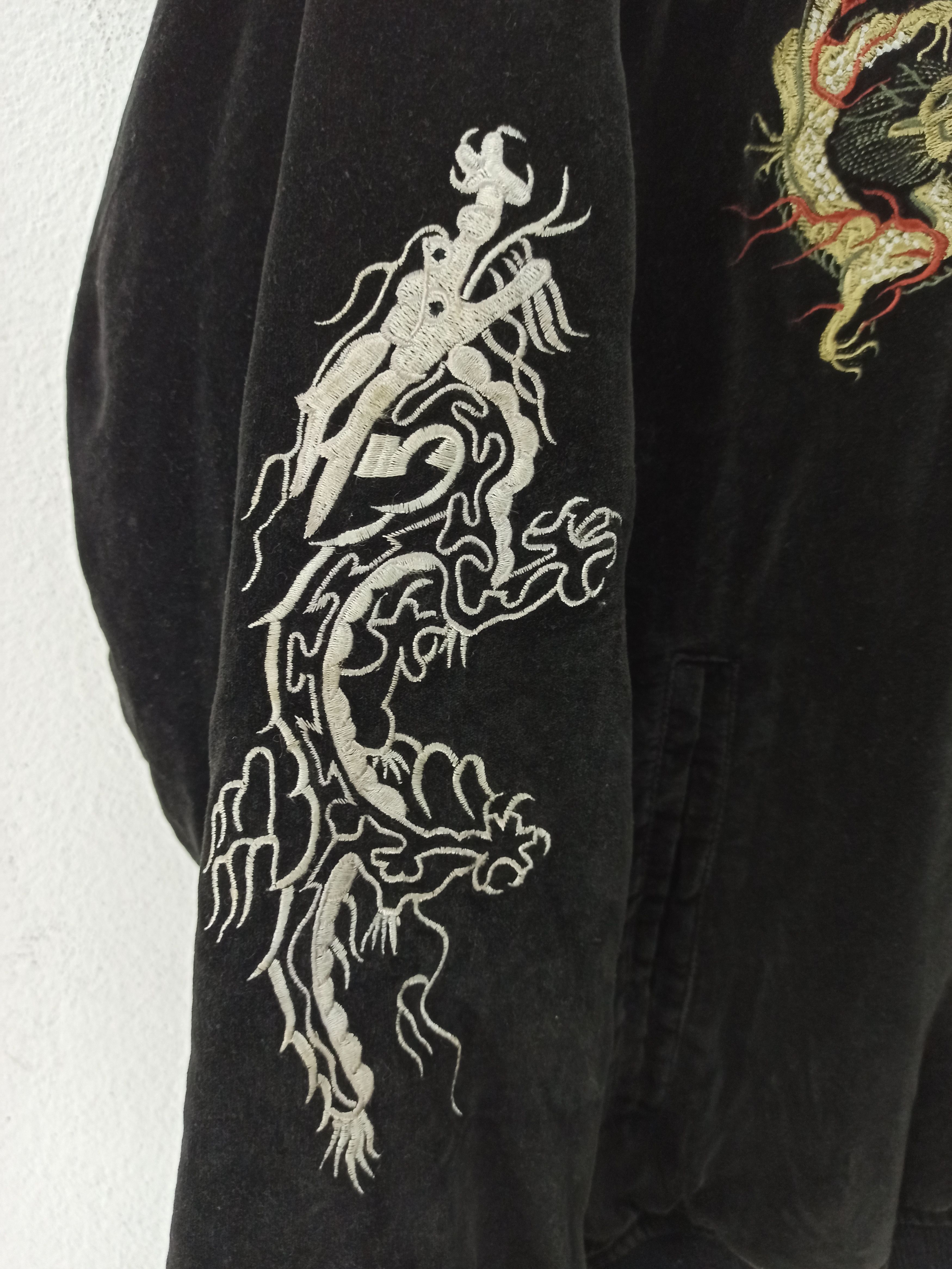 Japanese Brand "Yokosuka Japan" Velvet Sukajan Embroidered Dragon Size US L / EU 52-54 / 3 - 5 Thumbnail