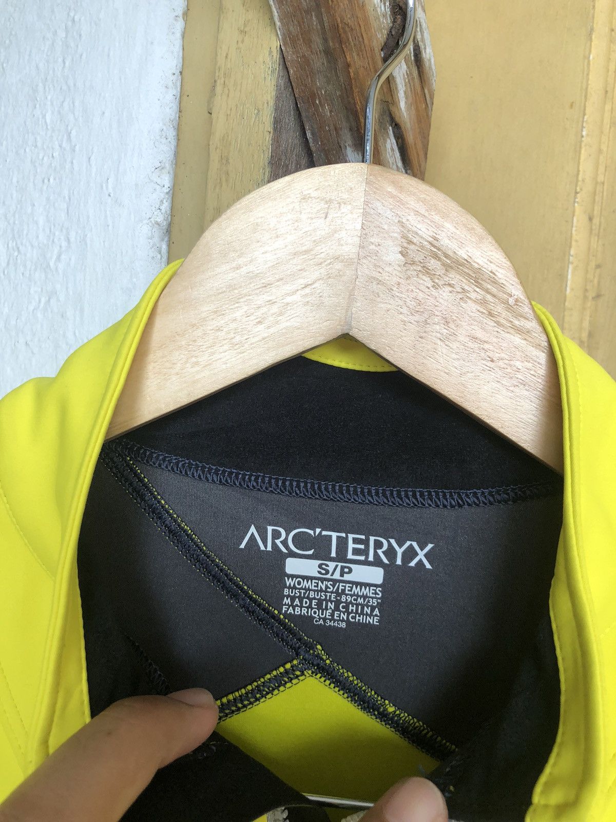 Arc'teryx Arc'Teryx Small Logo Back Windstopper Jackets Women Size S / US 4 / IT 40 - 11 Thumbnail