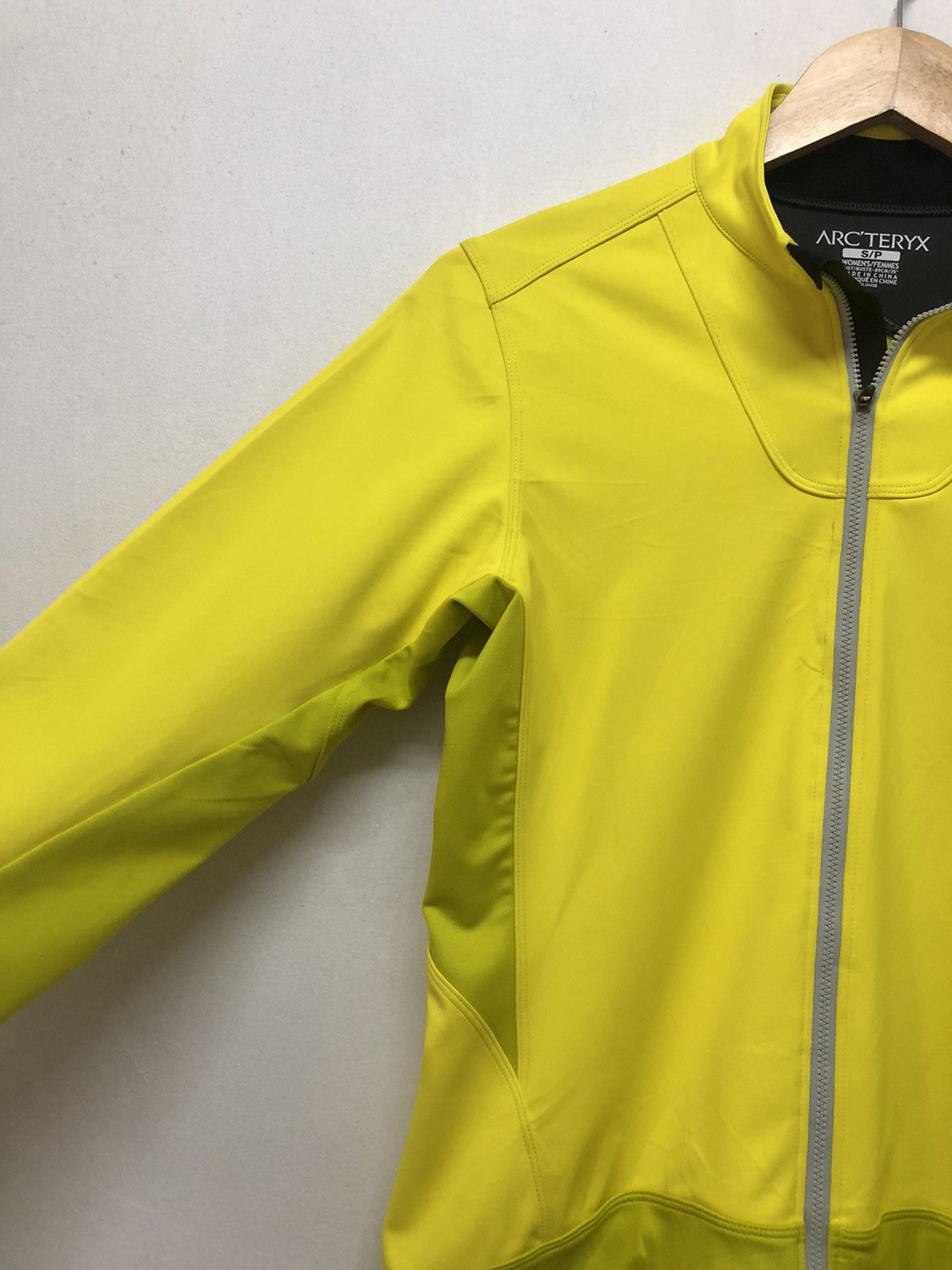 Arc'teryx Arc'Teryx Small Logo Back Windstopper Jackets Women Size S / US 4 / IT 40 - 5 Thumbnail