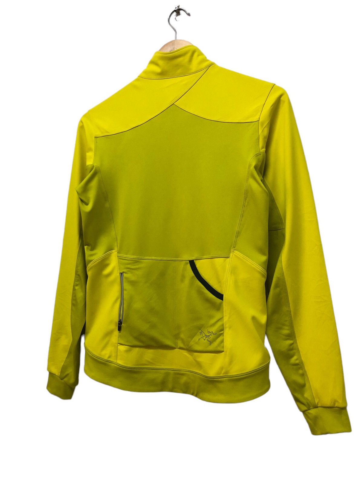 Arc'teryx Arc'Teryx Small Logo Back Windstopper Jackets Women Size S / US 4 / IT 40 - 1 Thumbnail