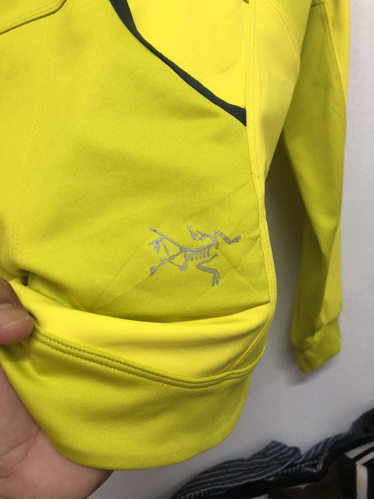 Arc'teryx Arc'Teryx Small Logo Back Windstopper Jackets Women Size S / US 4 / IT 40 - 3 Thumbnail