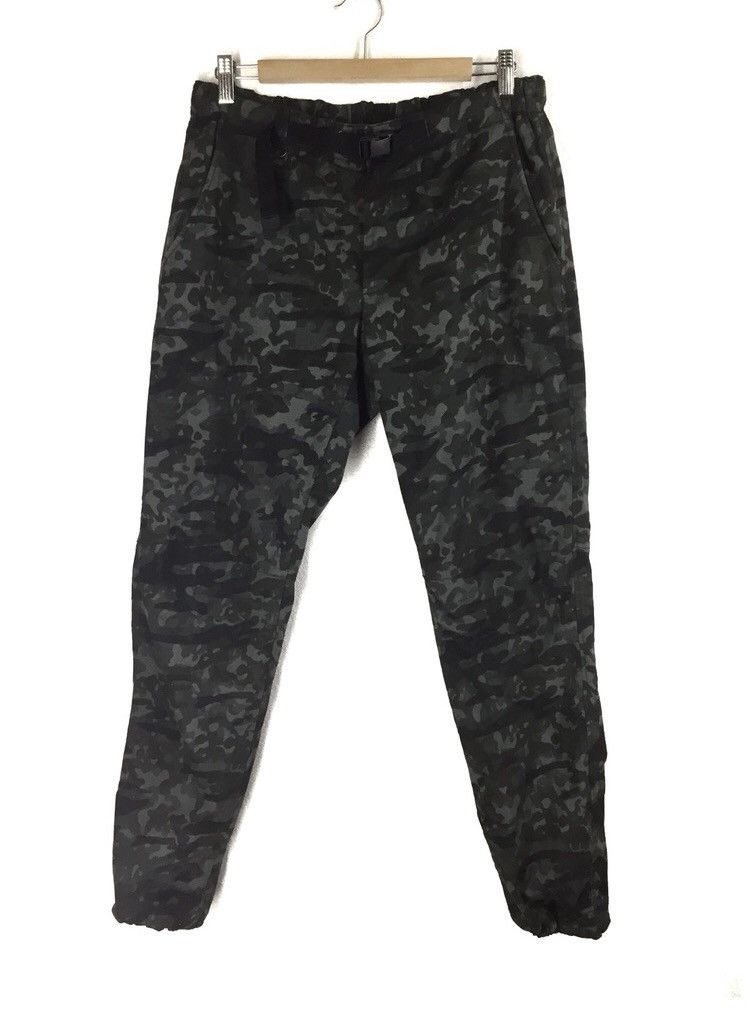 Uniqlo Uniqlo Night Camouflage Parachute Outdoor Jogger Size US 30 / EU 46 - 1 Thumbnail