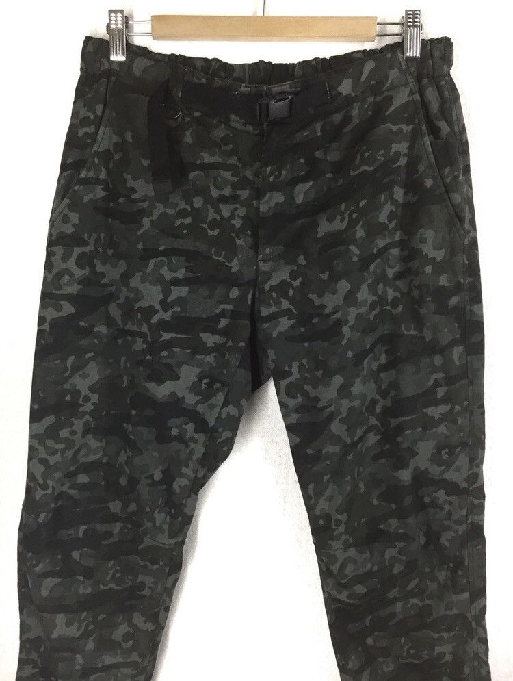 Uniqlo Uniqlo Night Camouflage Parachute Outdoor Jogger Size US 30 / EU 46 - 2 Thumbnail