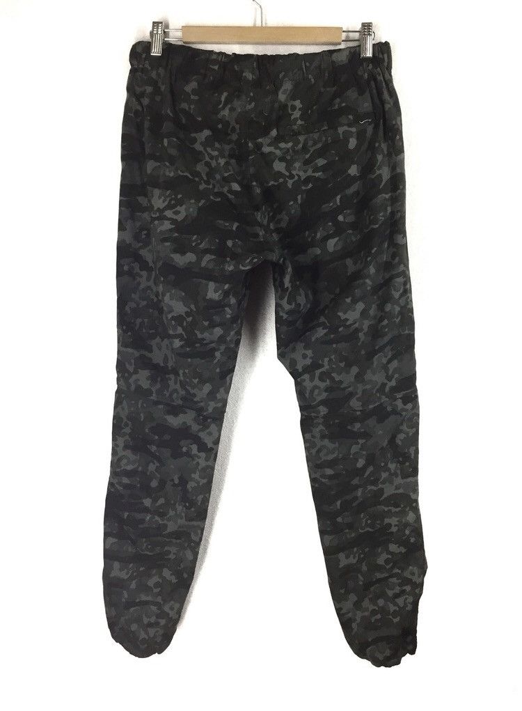 Uniqlo Uniqlo Night Camouflage Parachute Outdoor Jogger Size US 30 / EU 46 - 8 Thumbnail