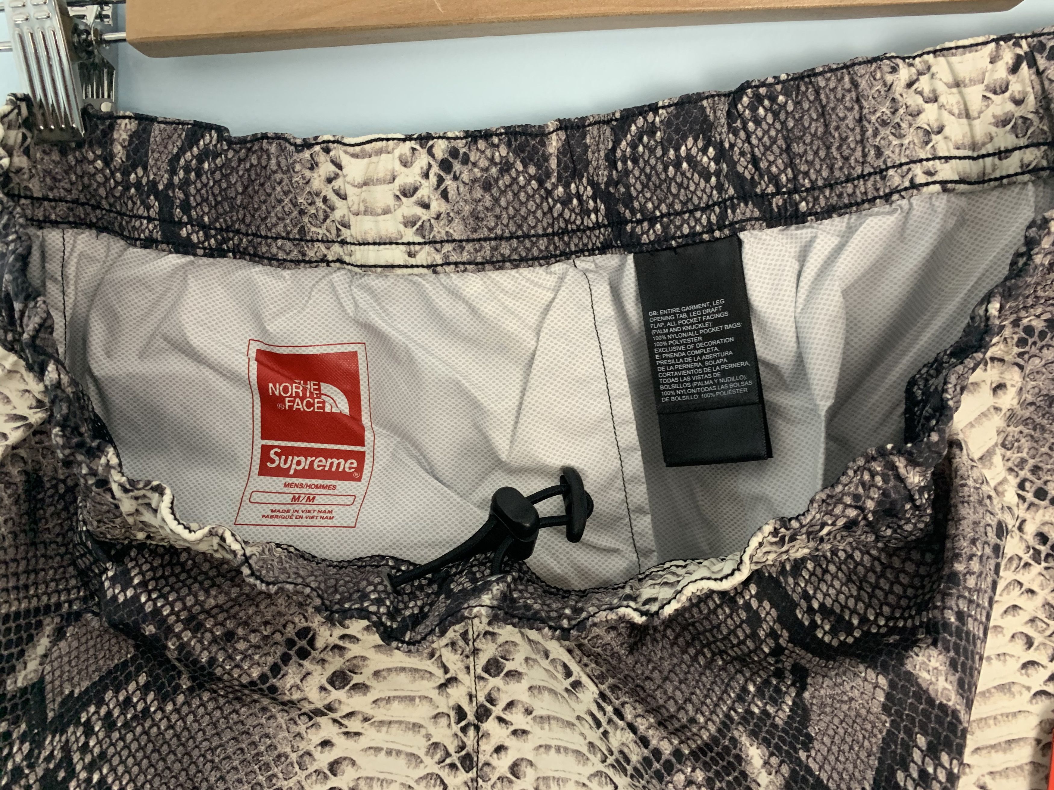 Supreme × The North Face Supreme North Face Snakeskin Taped Seam Pants Black Medium Size US 30 / EU 46 - 6 Thumbnail