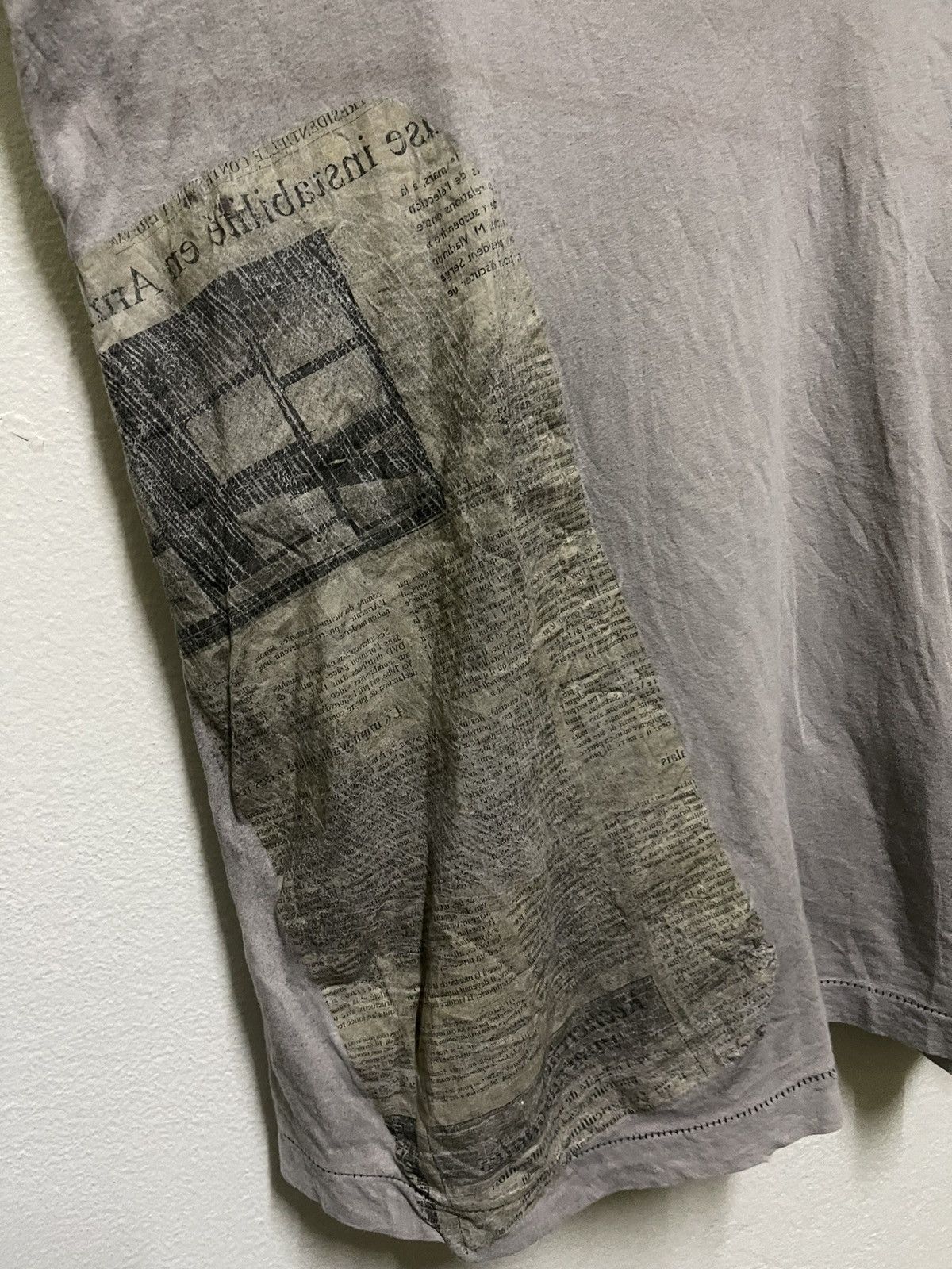 Japanese Brand Katharine Hamnett London News Paper Printed T Shirt Size US M / EU 48-50 / 2 - 3 Thumbnail