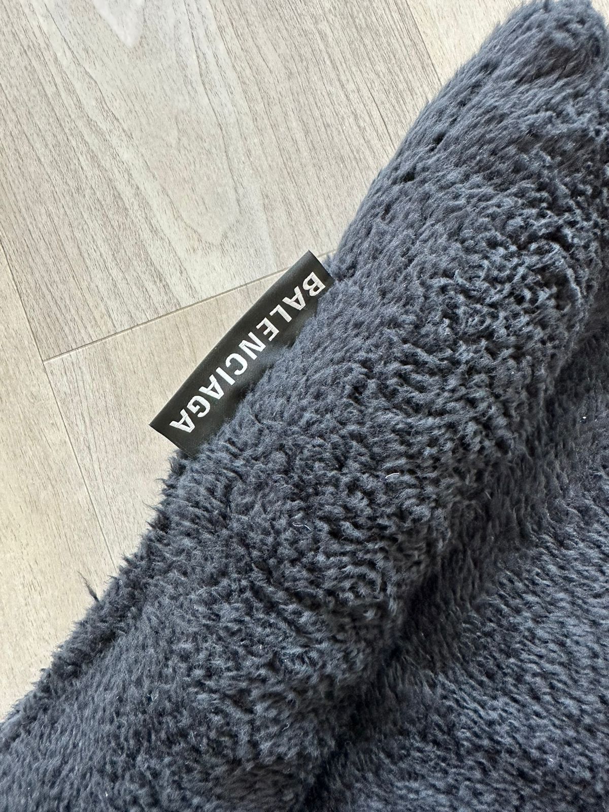 Balenciaga 🔥$2.8K VALUE🔥Balenciaga Stripped Fake Fur Scarf Size ONE SIZE - 6 Thumbnail