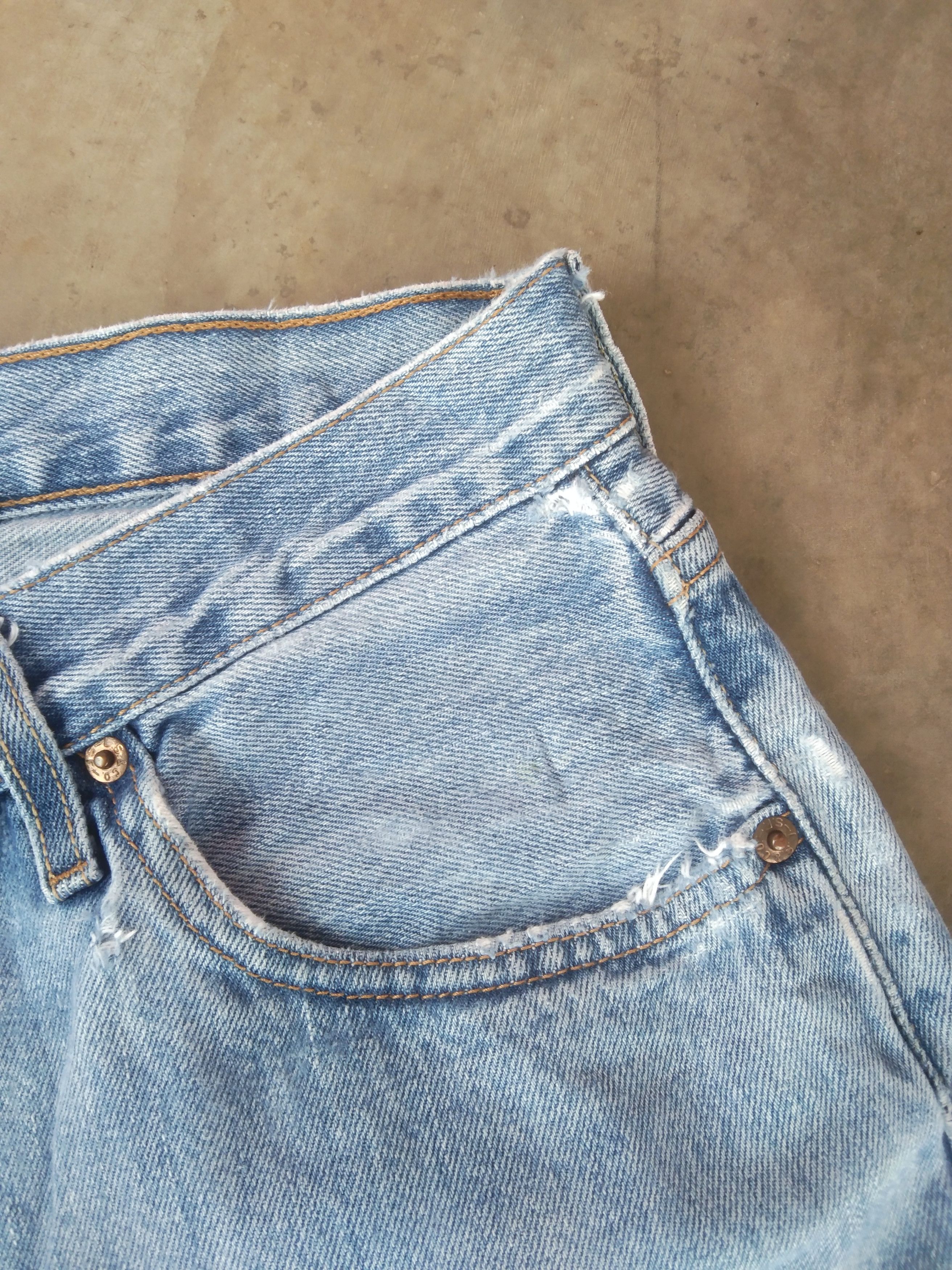 Levi's × Vintage Vintage Levis 501 Light Wash Distressed Jeans 34x31 Size US 34 / EU 50 - 12 Thumbnail