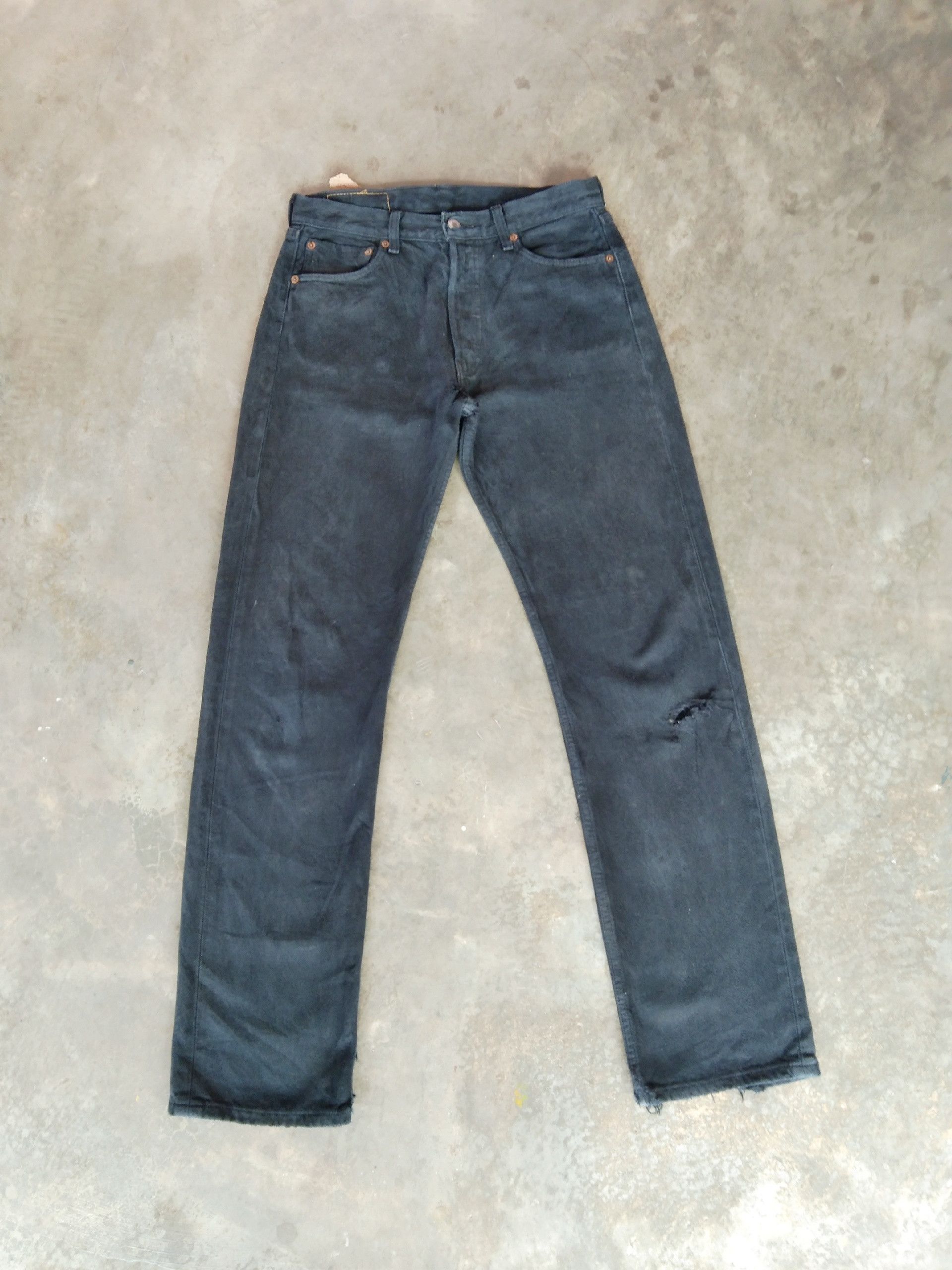Levi's × Vintage Vintage Levis 501 Black Distressed Jeans 30x32 Size US 30 / EU 46 - 1 Thumbnail