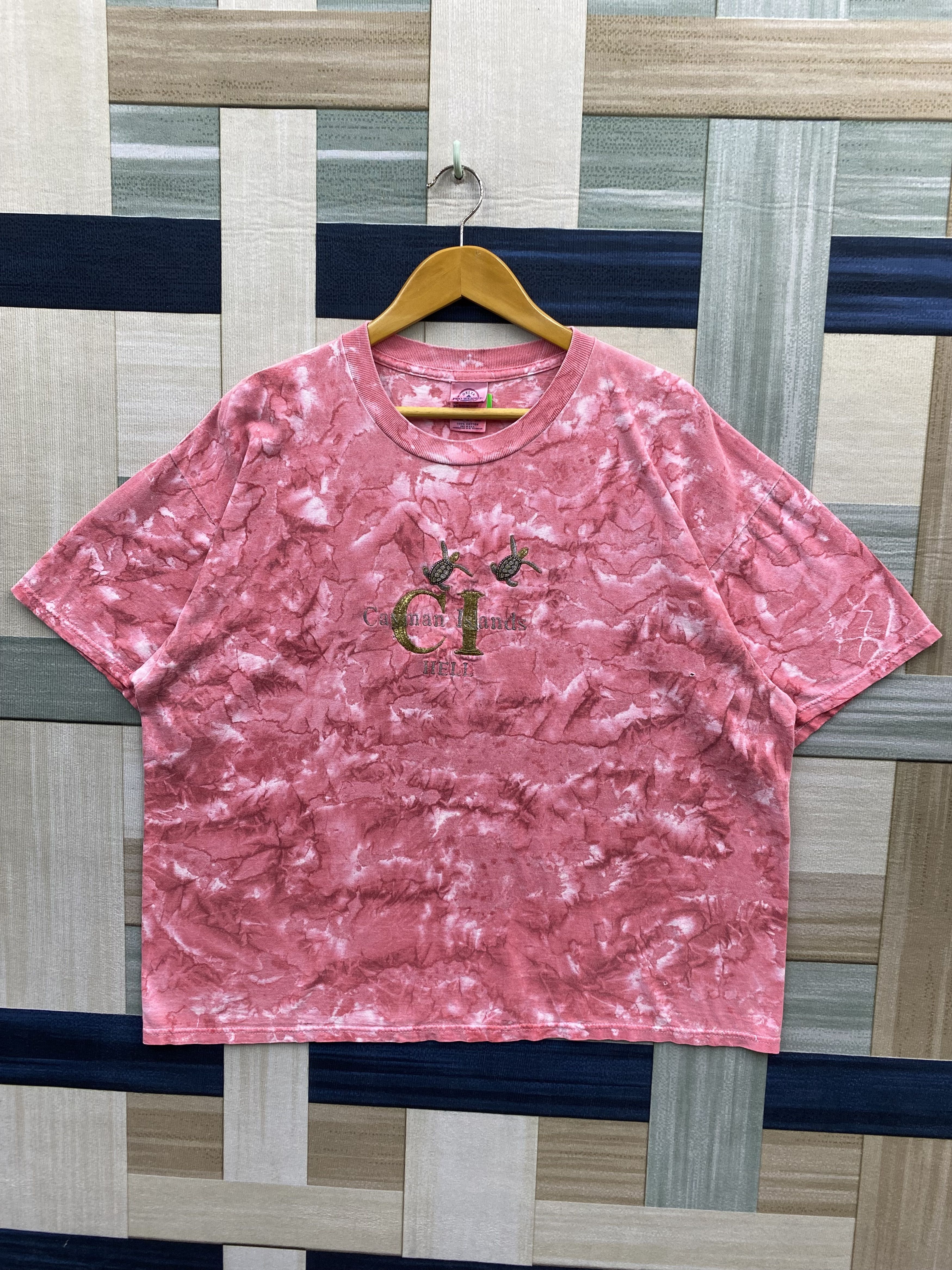 Vintage Vintage 90's Cayman Islands Hell T-Shirt Size US XL / EU 56 / 4 - 1 Thumbnail