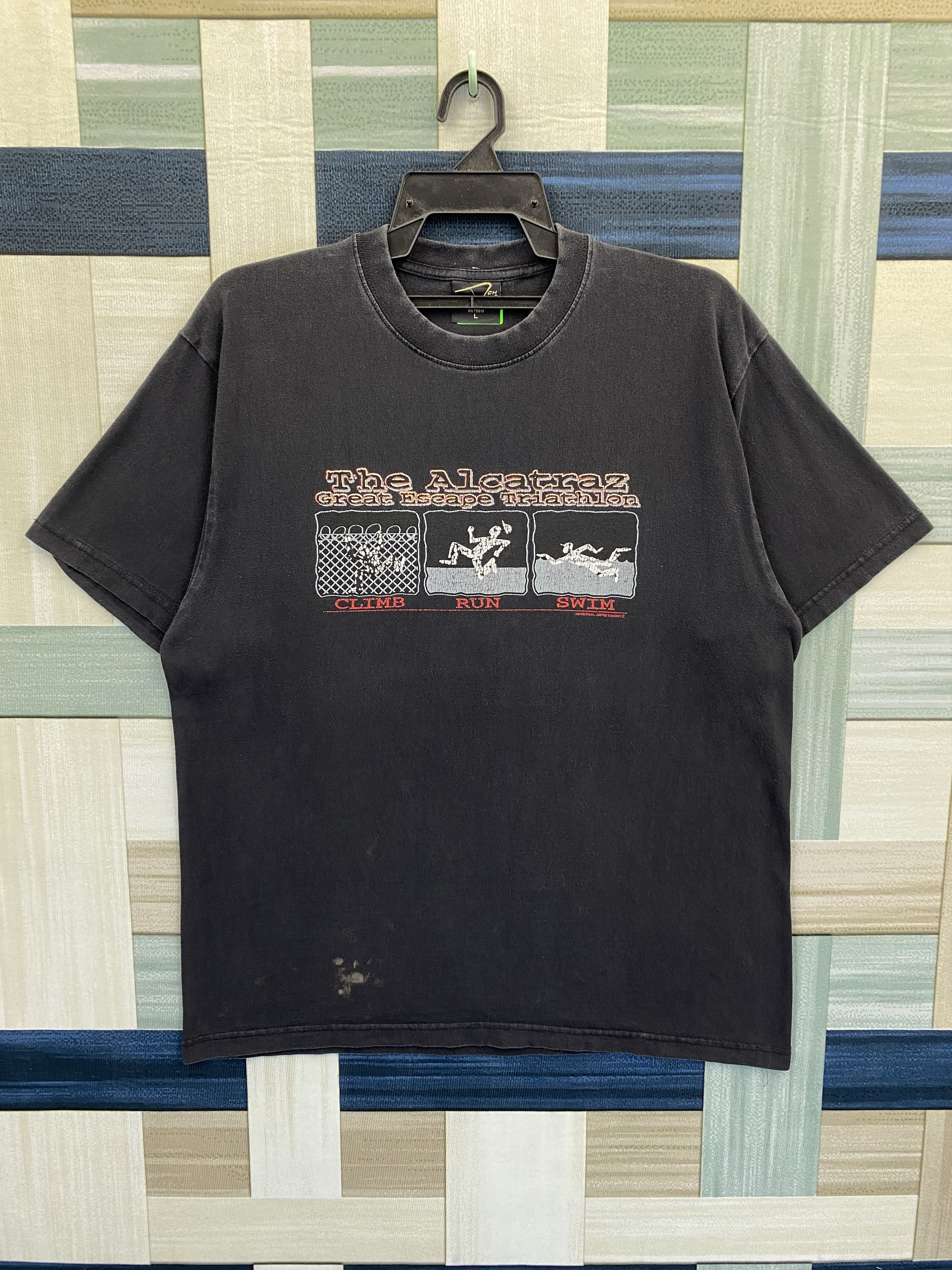 Vintage Vintage 90's The Alcatraz Great Escape Humor T-Shirt Size US L / EU 52-54 / 3 - 1 Thumbnail