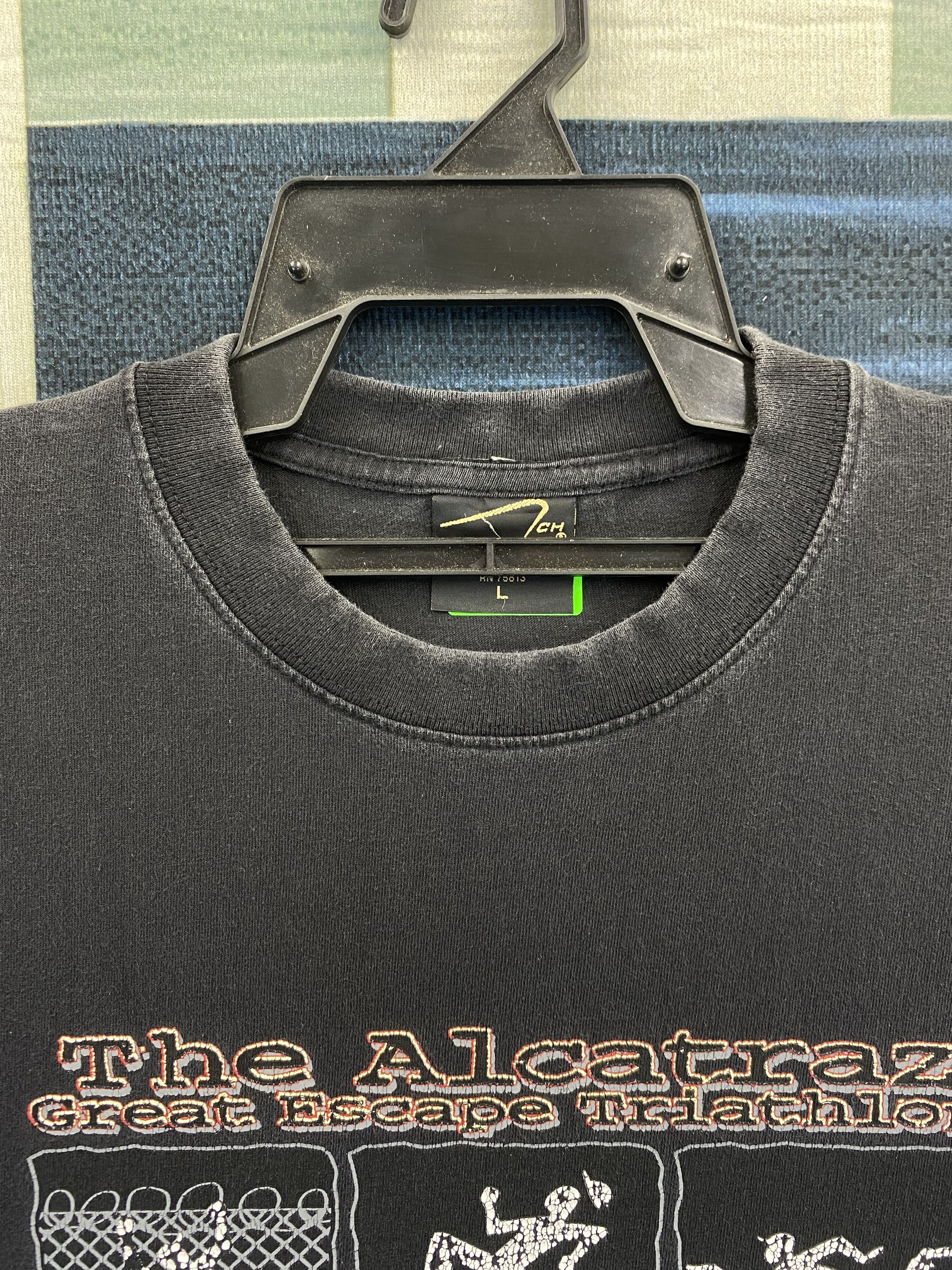 Vintage Vintage 90's The Alcatraz Great Escape Humor T-Shirt Size US L / EU 52-54 / 3 - 5 Thumbnail